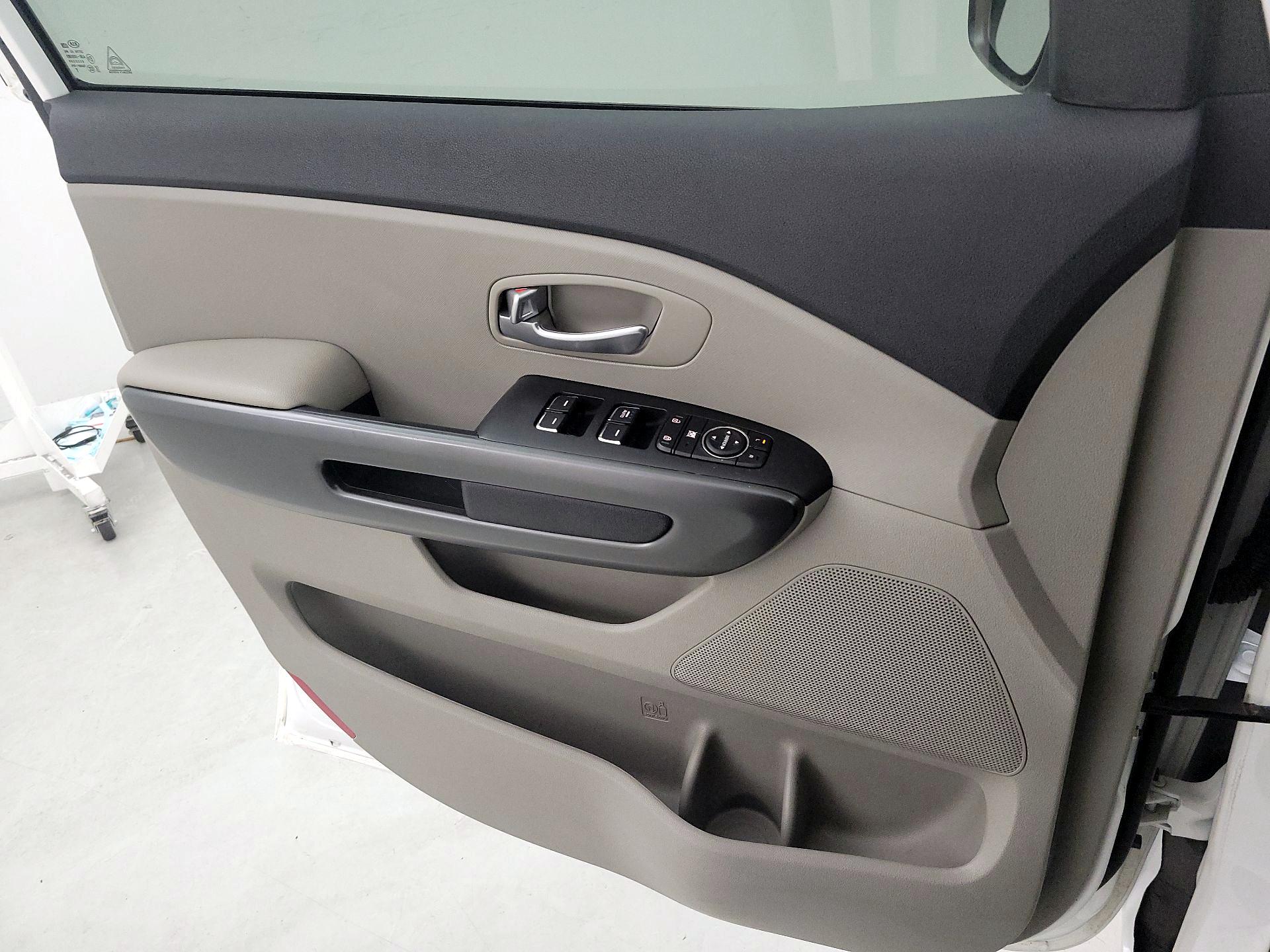 Thumbnail: 2020 Kia Sedona - 10