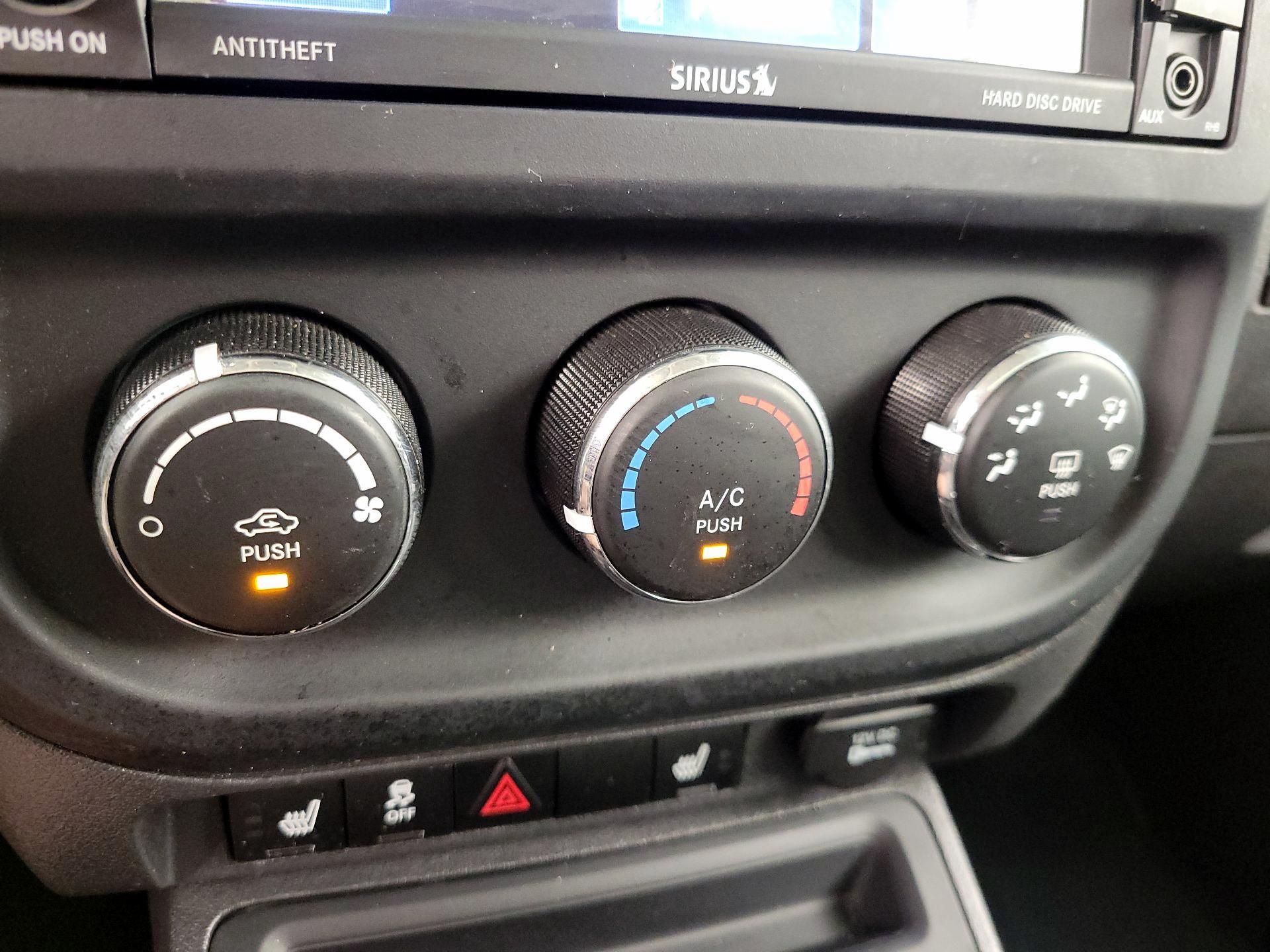 Thumbnail: 2016 Jeep Patriot - 15