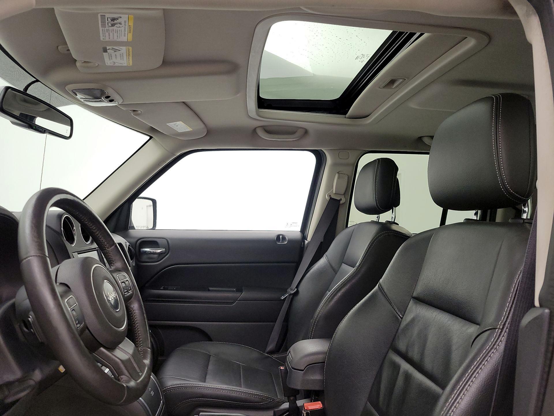 Thumbnail: 2016 Jeep Patriot - 17