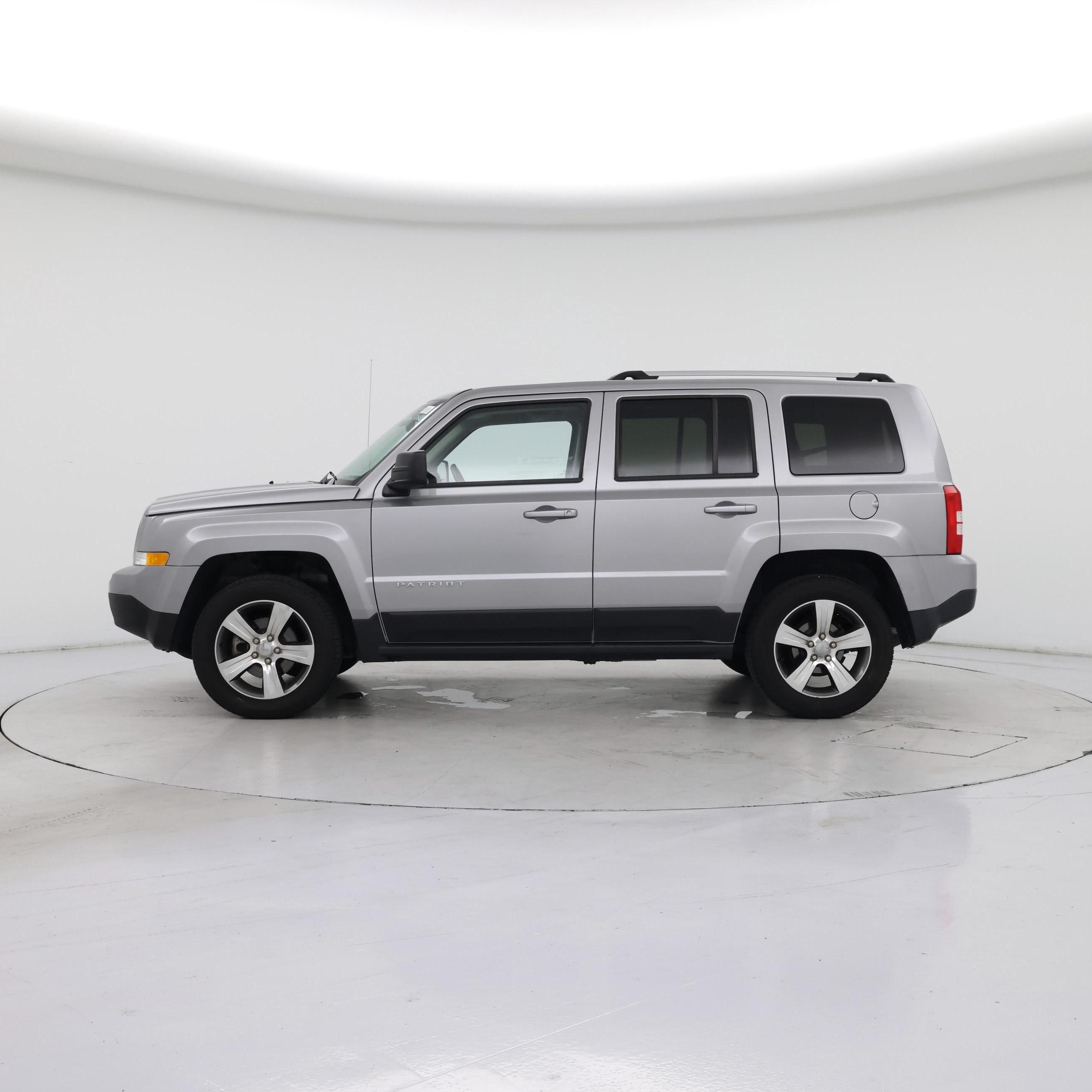Thumbnail: 2016 Jeep Patriot - 3