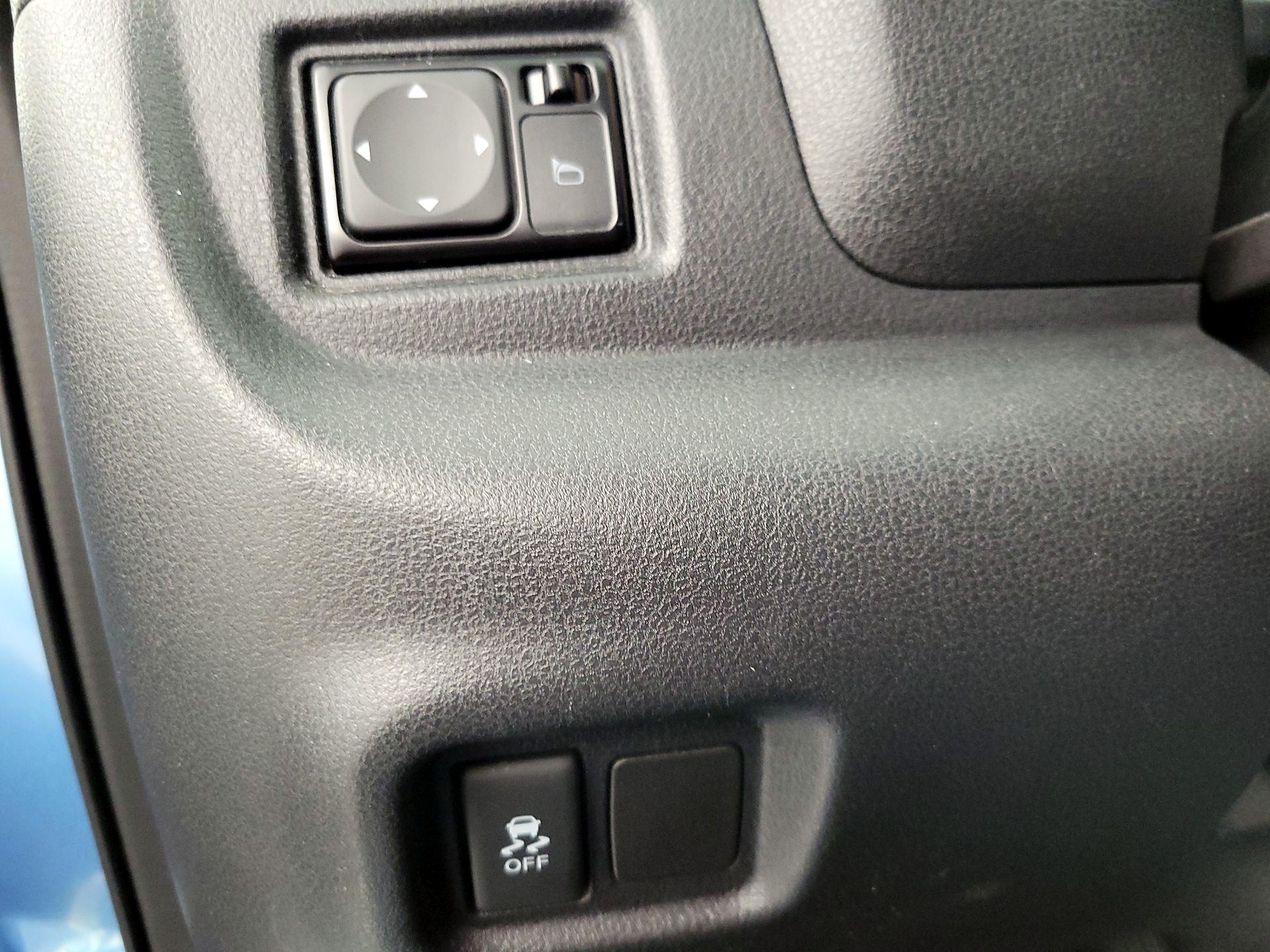 Thumbnail: 2015 Nissan Versa Note - 13