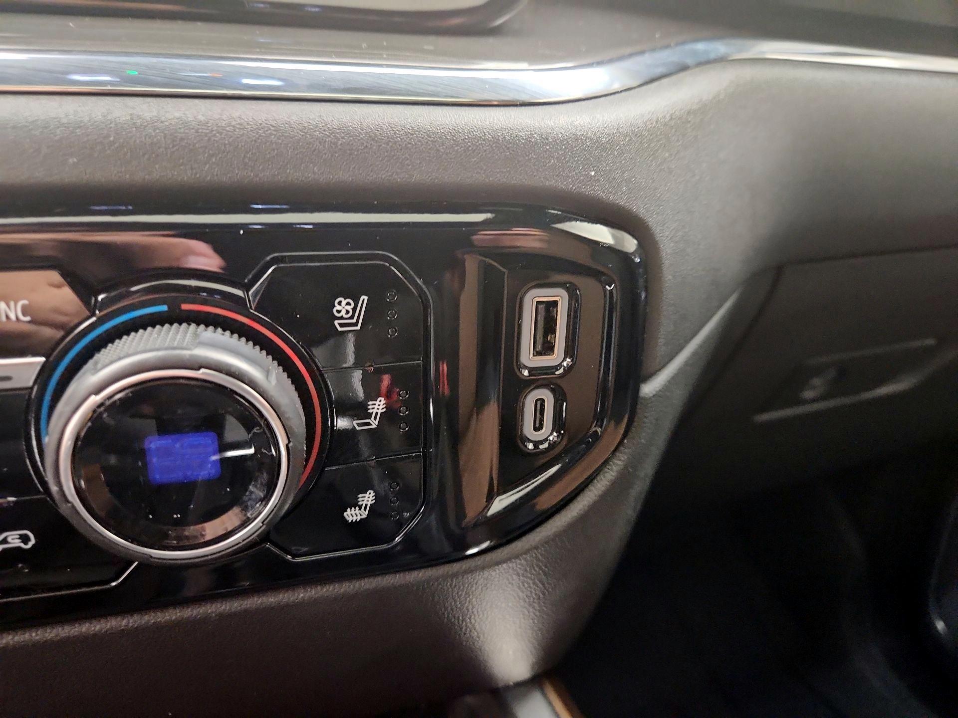 Thumbnail: 2024 Chevrolet Silverado 1500 - 18
