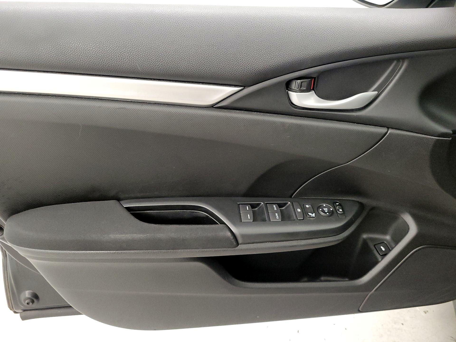 Thumbnail: 2016 Honda Civic - 12