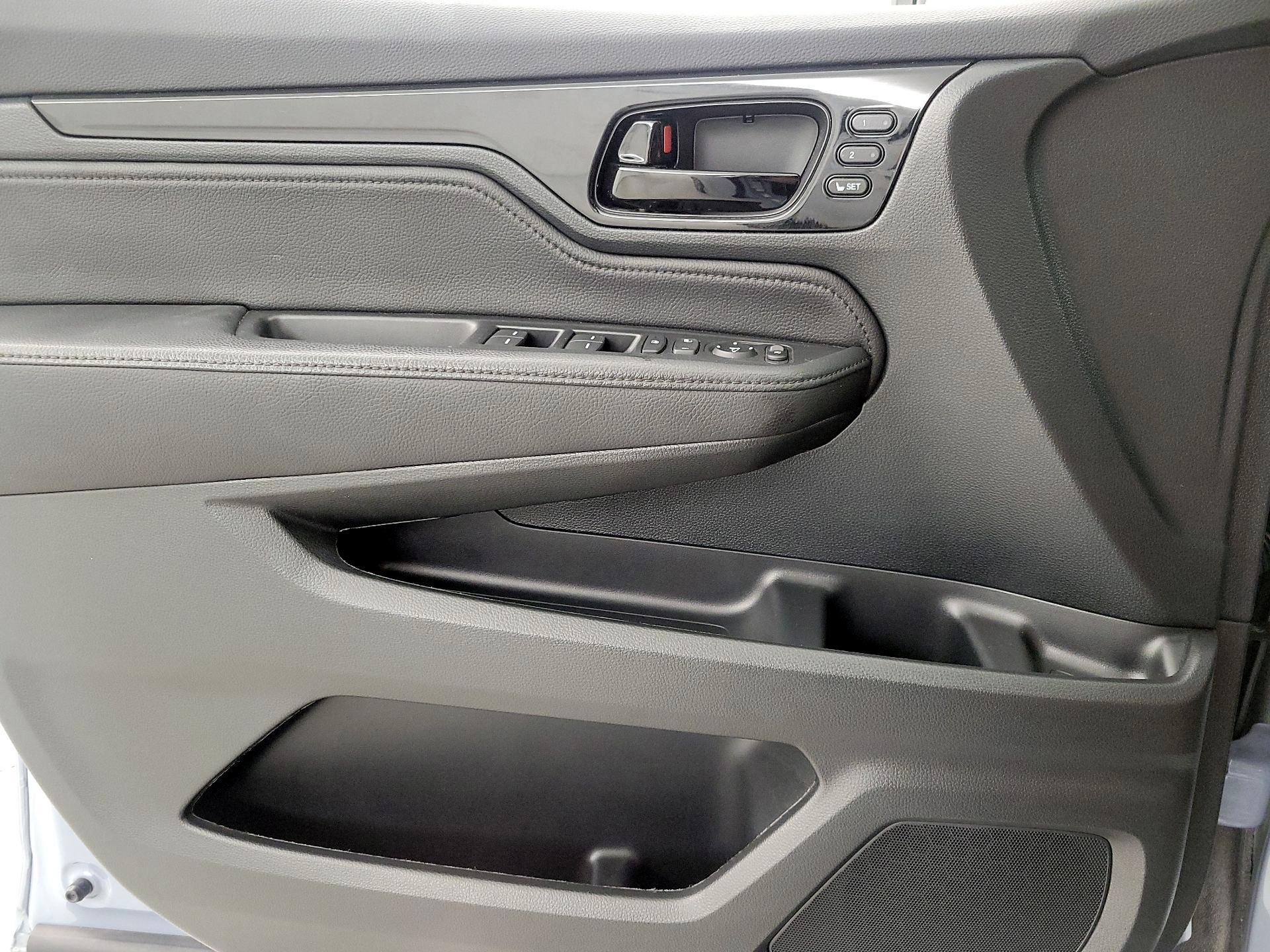 Thumbnail: 2023 Honda Odyssey - 12