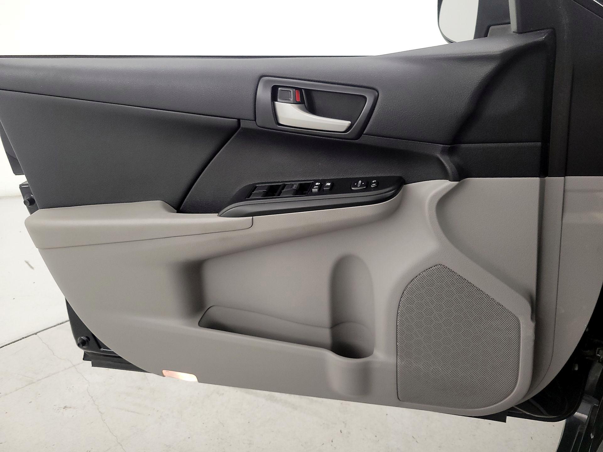 Thumbnail: 2014 Toyota Camry - 12