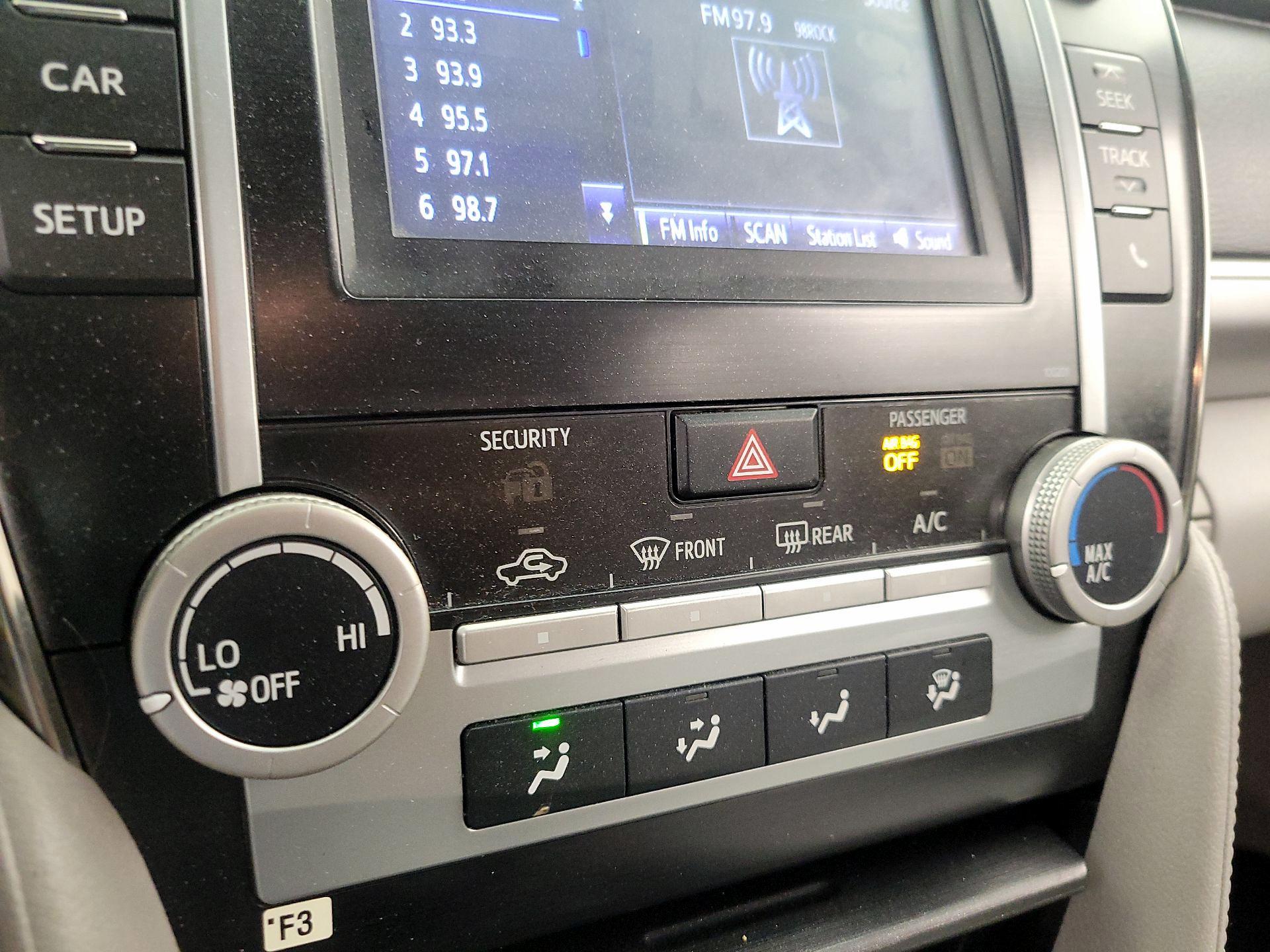 Thumbnail: 2014 Toyota Camry - 16