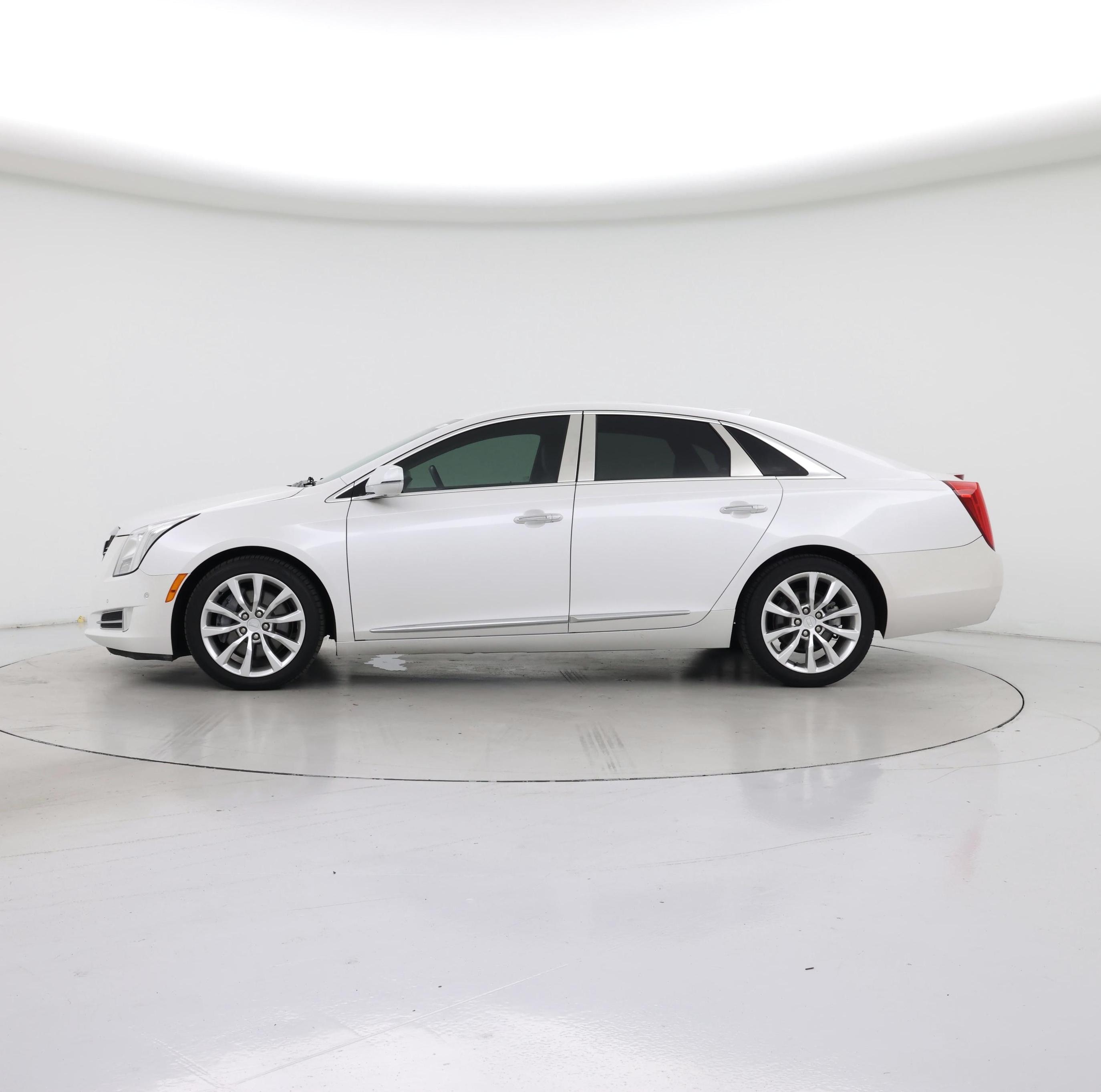 Thumbnail: 2017 Cadillac XTS - 3