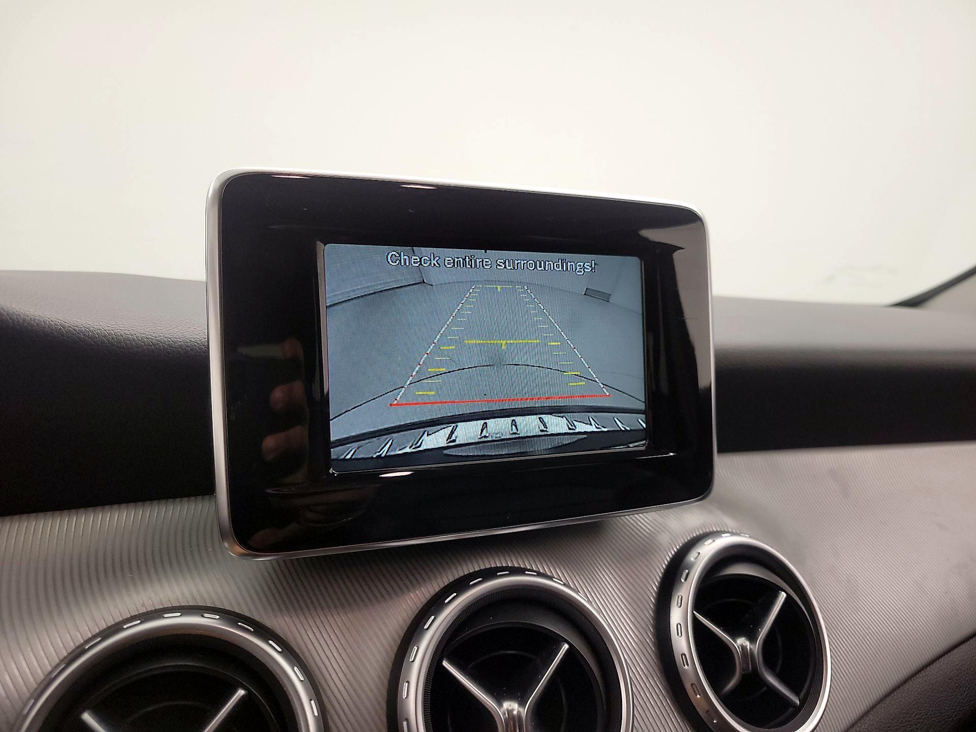Thumbnail: 2015 Mercedes-Benz GLA - 14