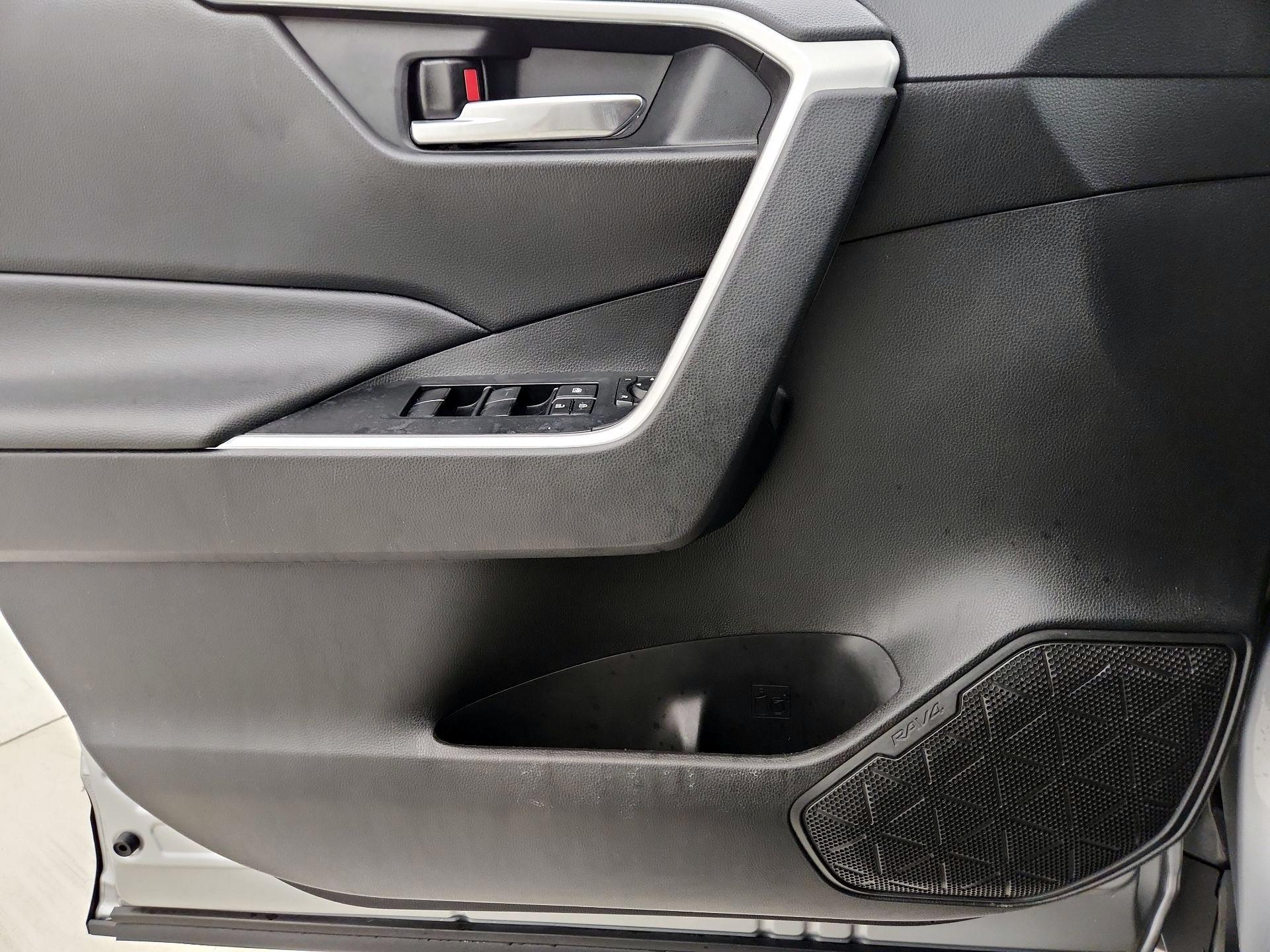 Thumbnail: 2021 Toyota RAV4 - 12