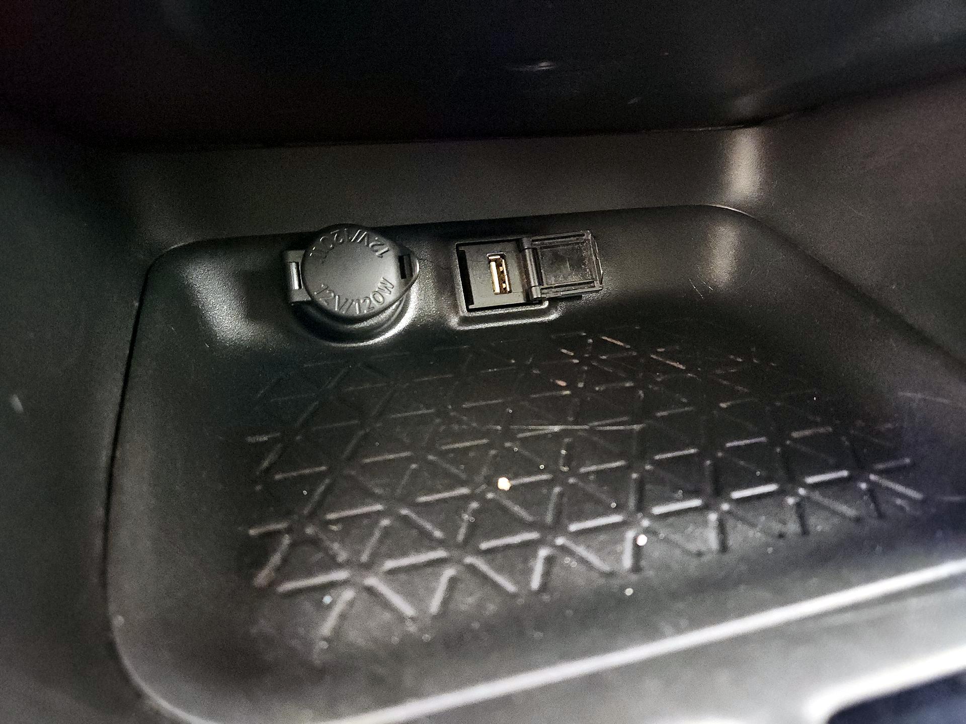 Thumbnail: 2021 Toyota RAV4 - 18