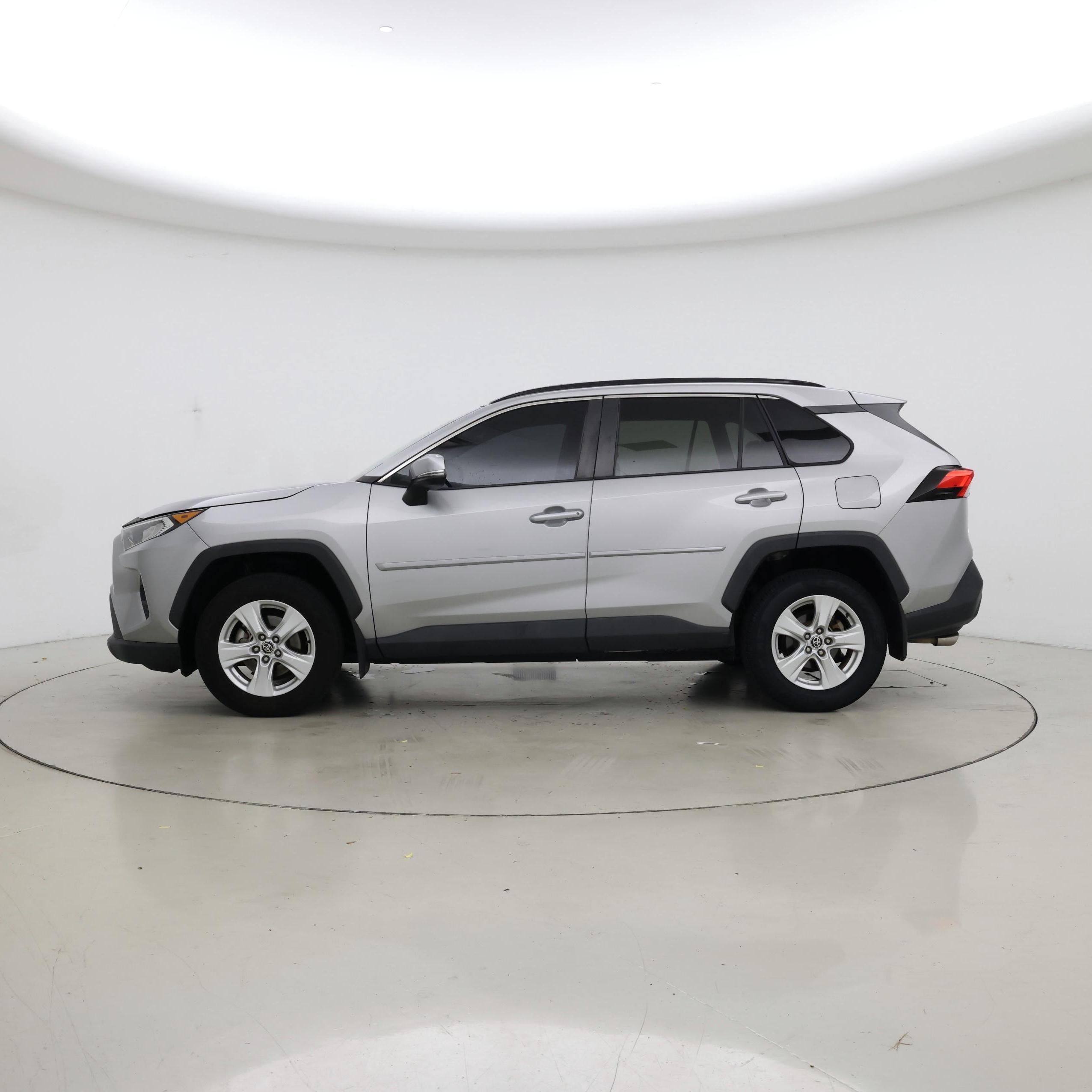 Thumbnail: 2021 Toyota RAV4 - 3