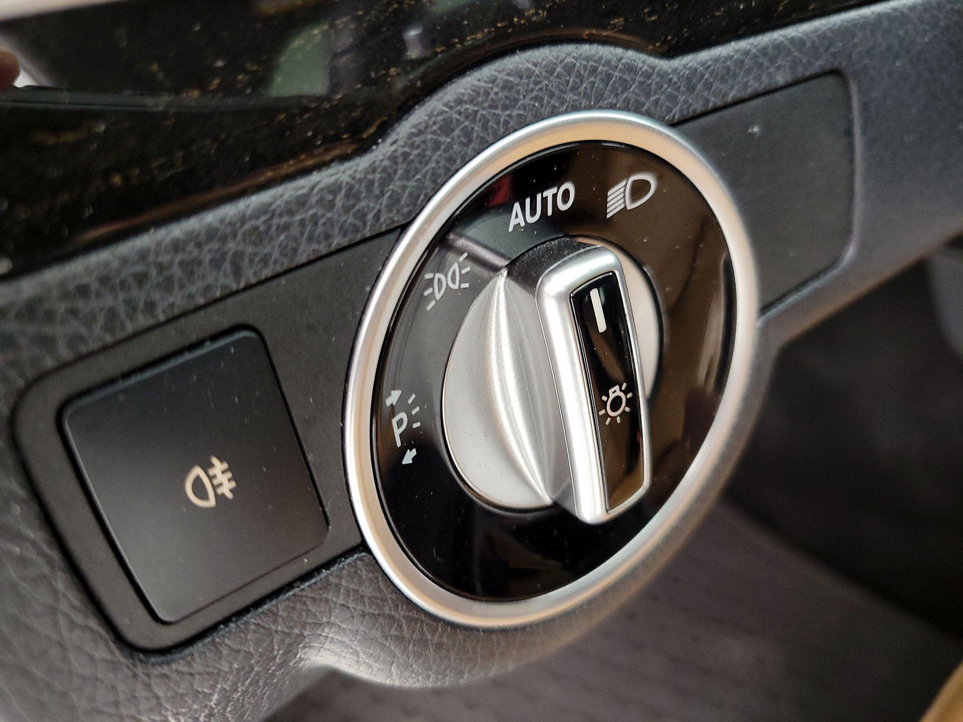 Thumbnail: 2015 Mercedes-Benz E-Class - 13
