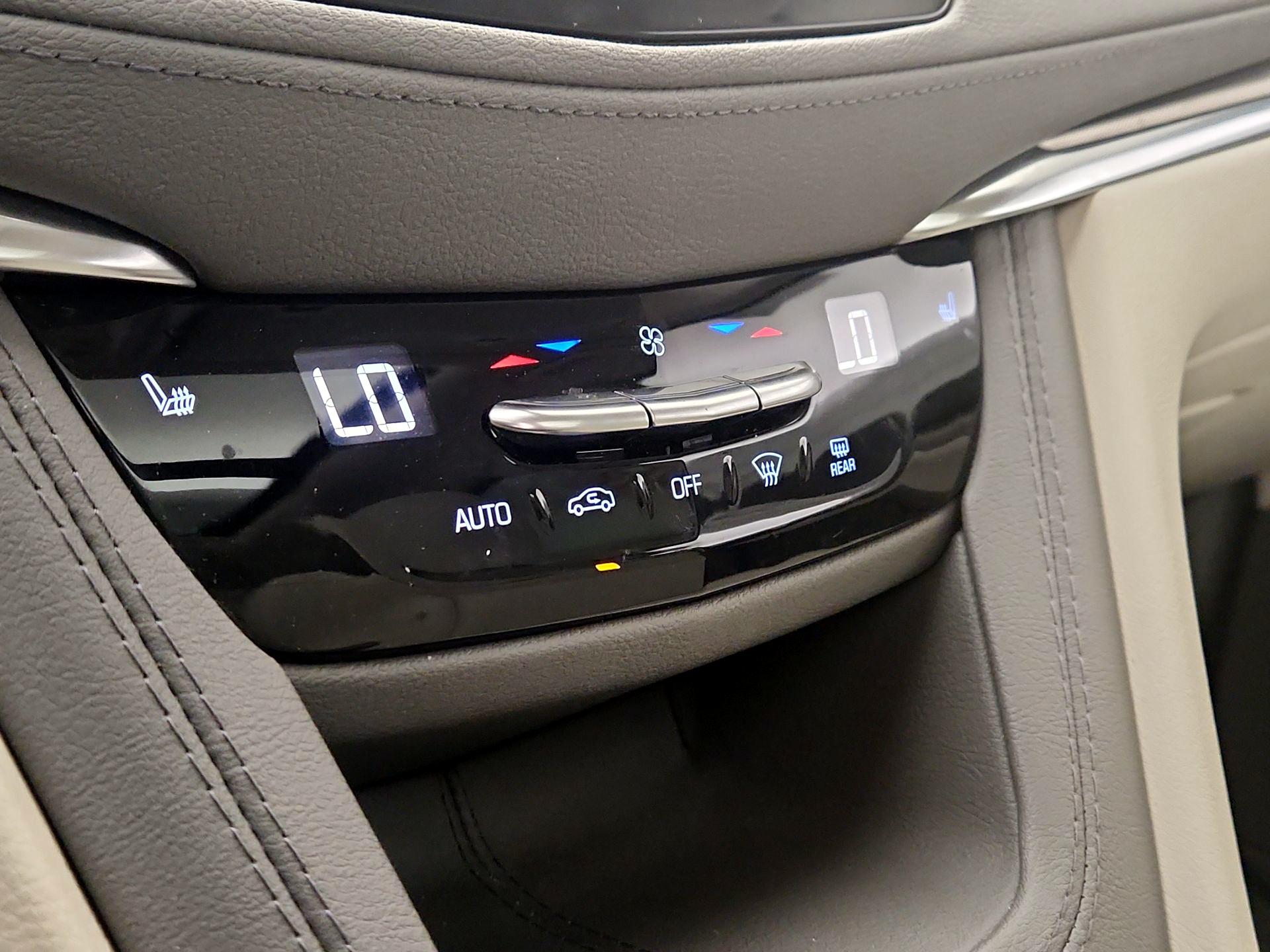 Thumbnail: 2023 Cadillac XT5 - 16