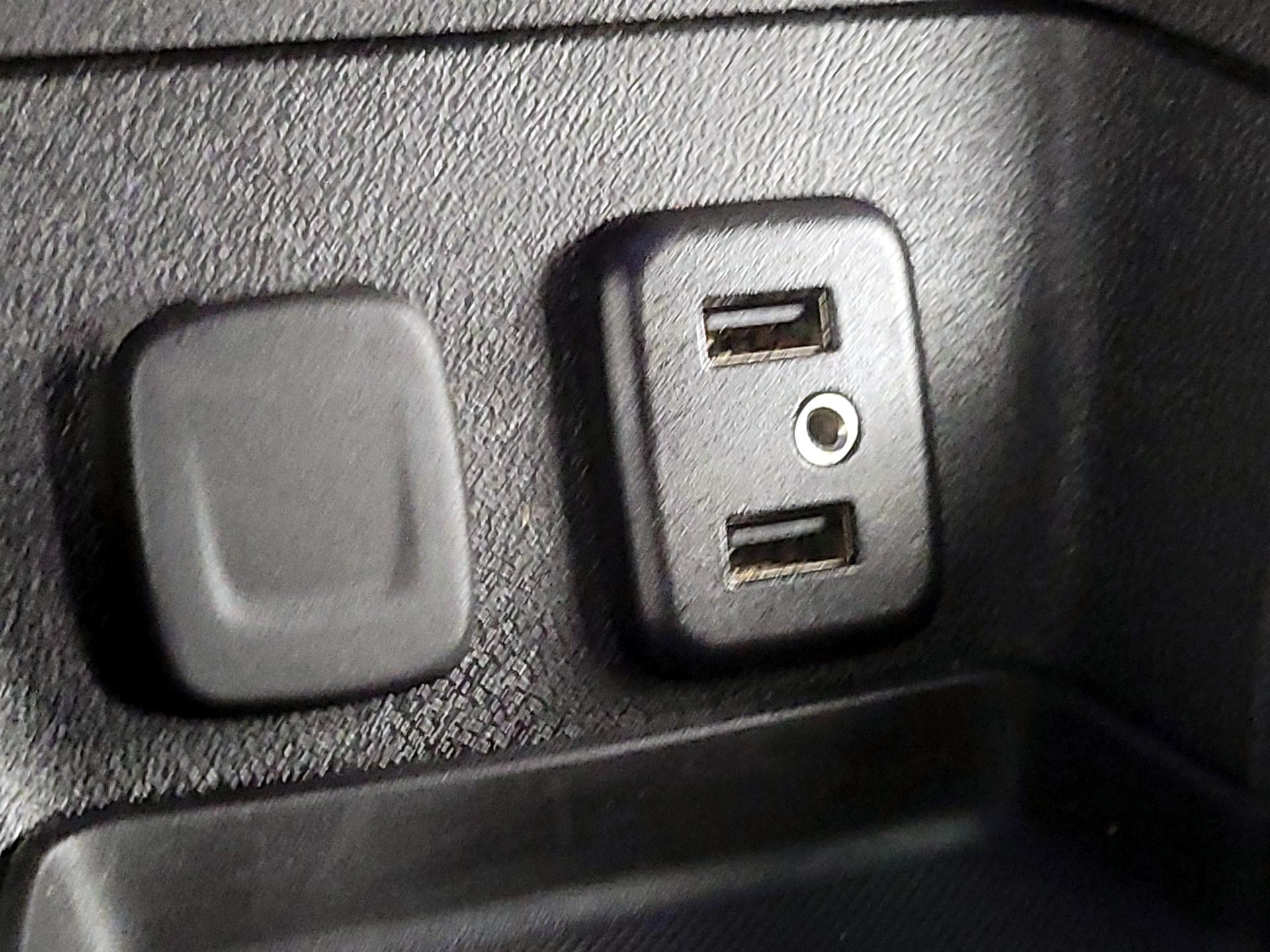 Thumbnail: 2018 Chevrolet Volt - 18