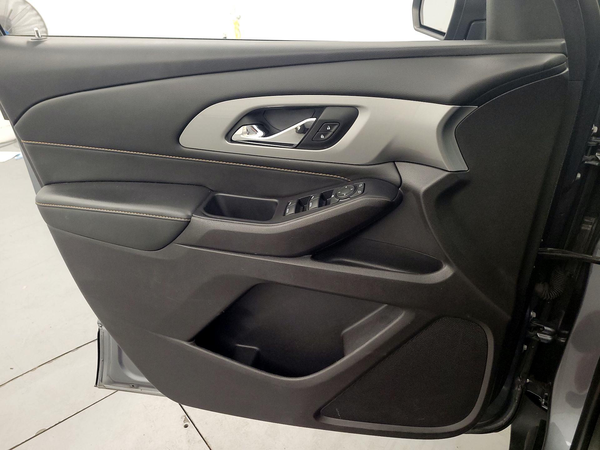 Thumbnail: 2021 Chevrolet Traverse - 12