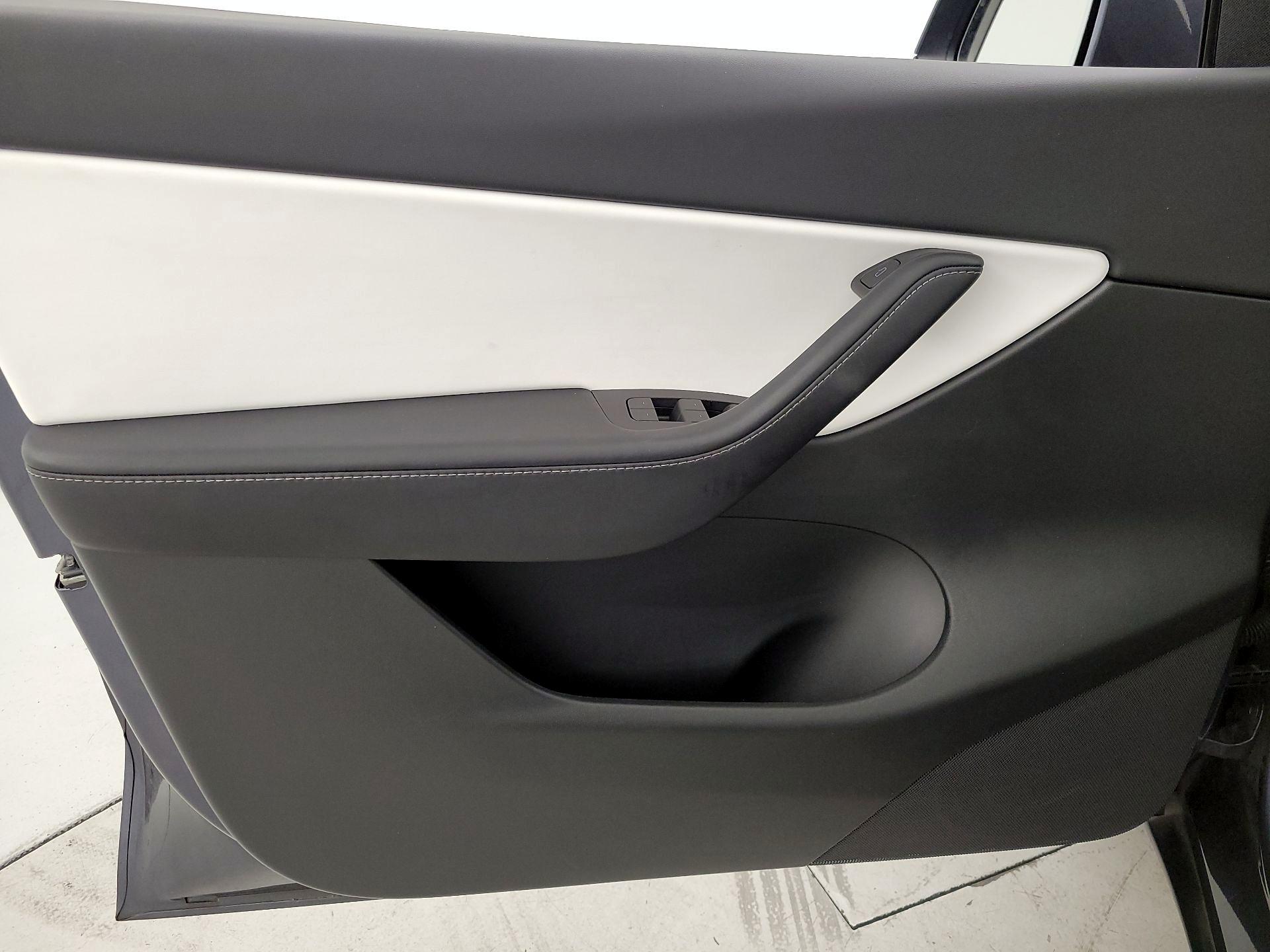 Thumbnail: 2022 Tesla Model Y - 12