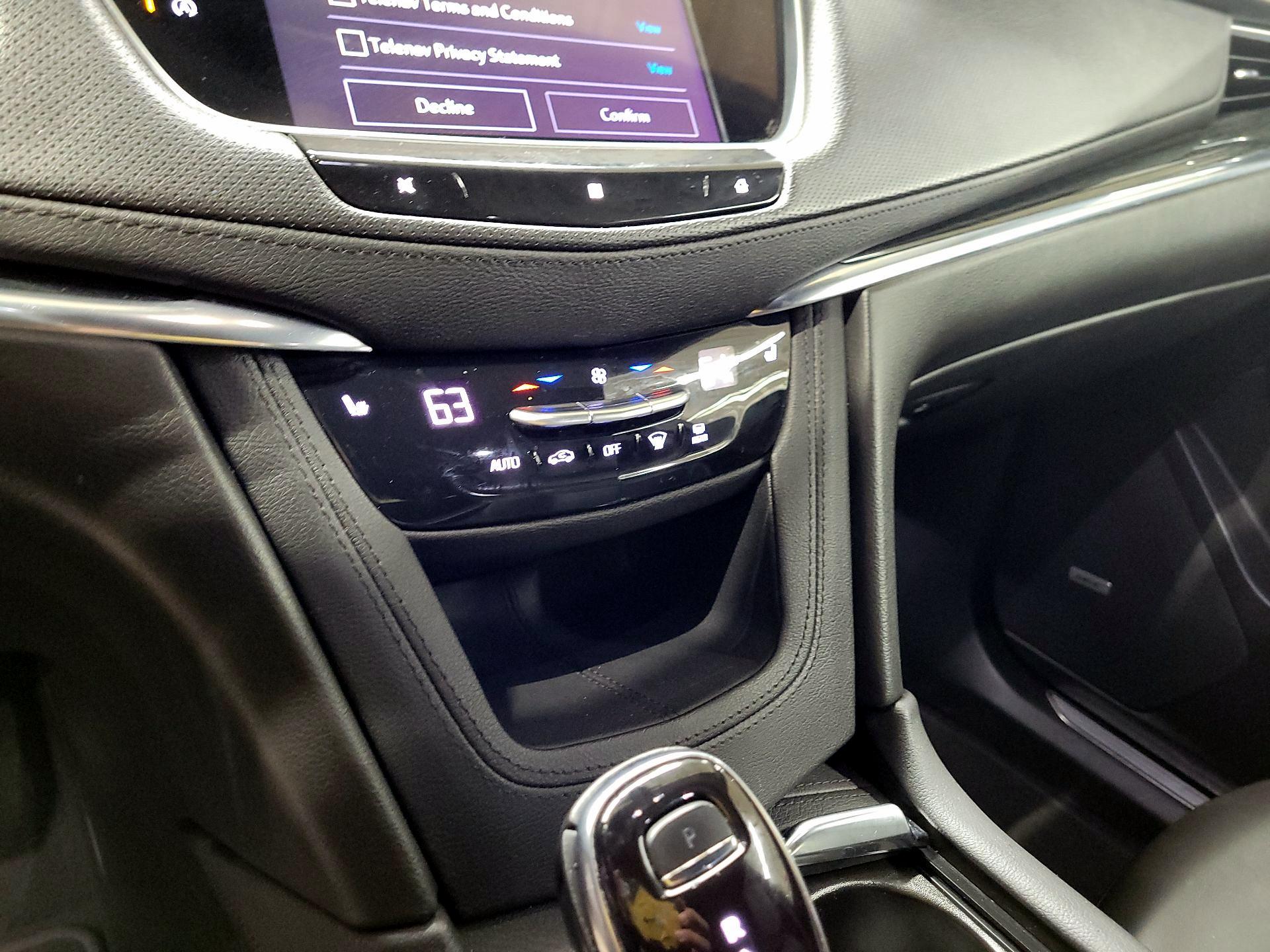 Thumbnail: 2020 Cadillac XT5 - 16