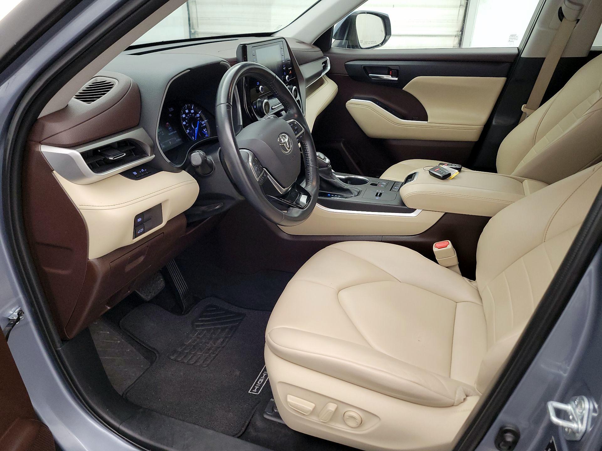 Thumbnail: 2021 Toyota Highlander - 11