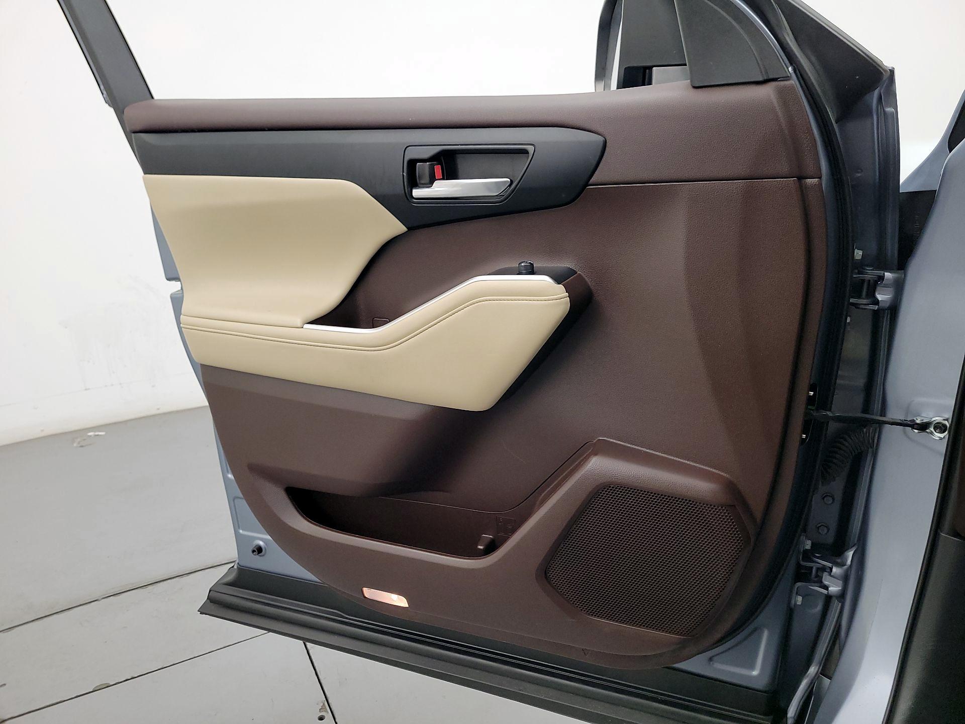Thumbnail: 2021 Toyota Highlander - 12