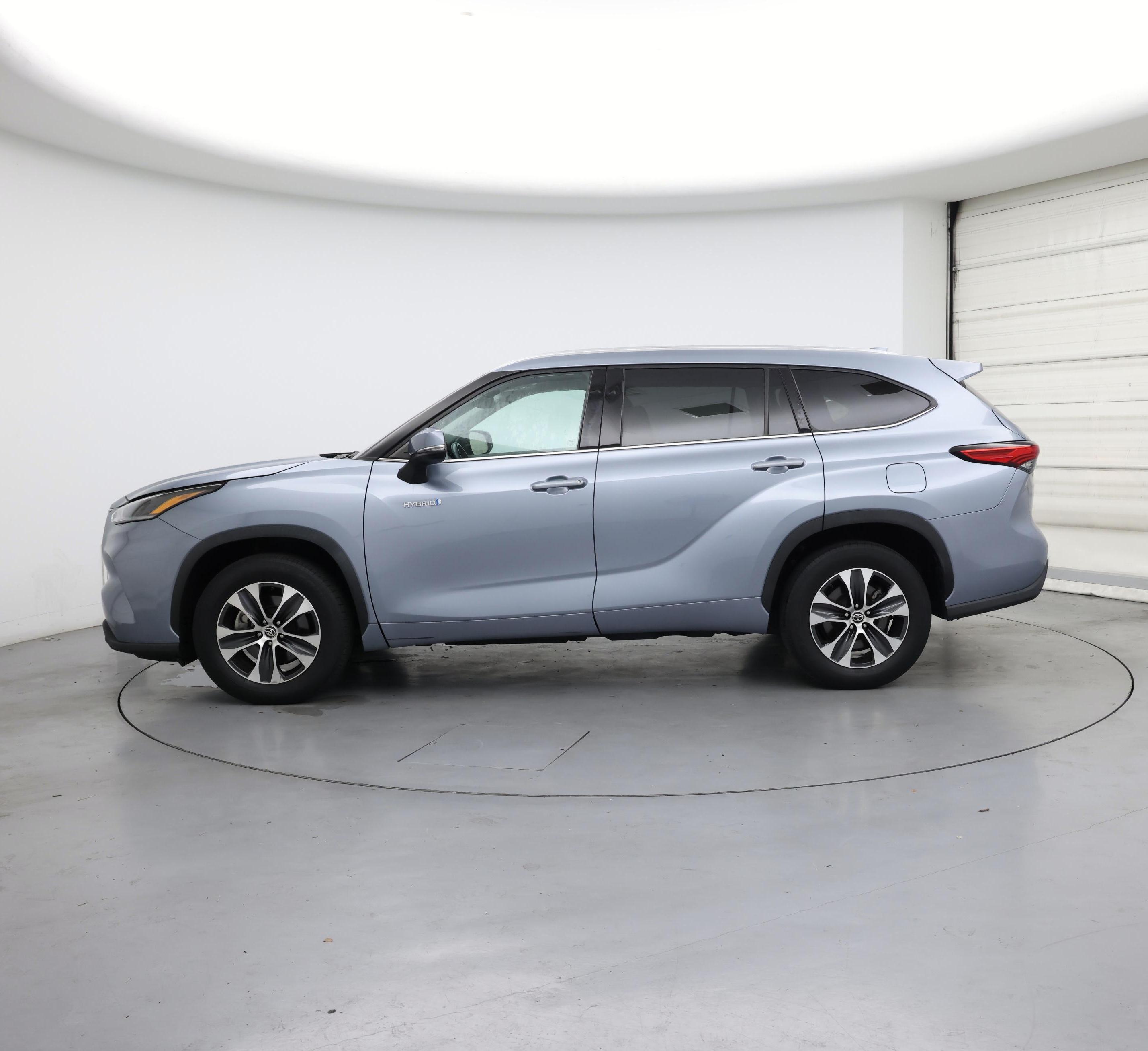 Thumbnail: 2021 Toyota Highlander - 3
