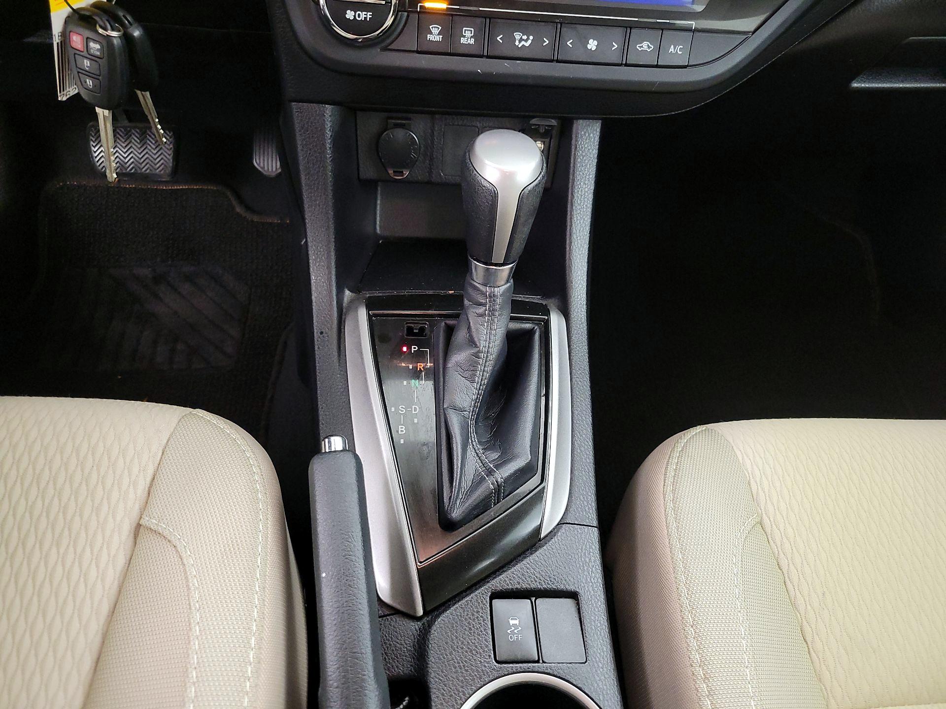 Thumbnail: 2015 Toyota Corolla - 17