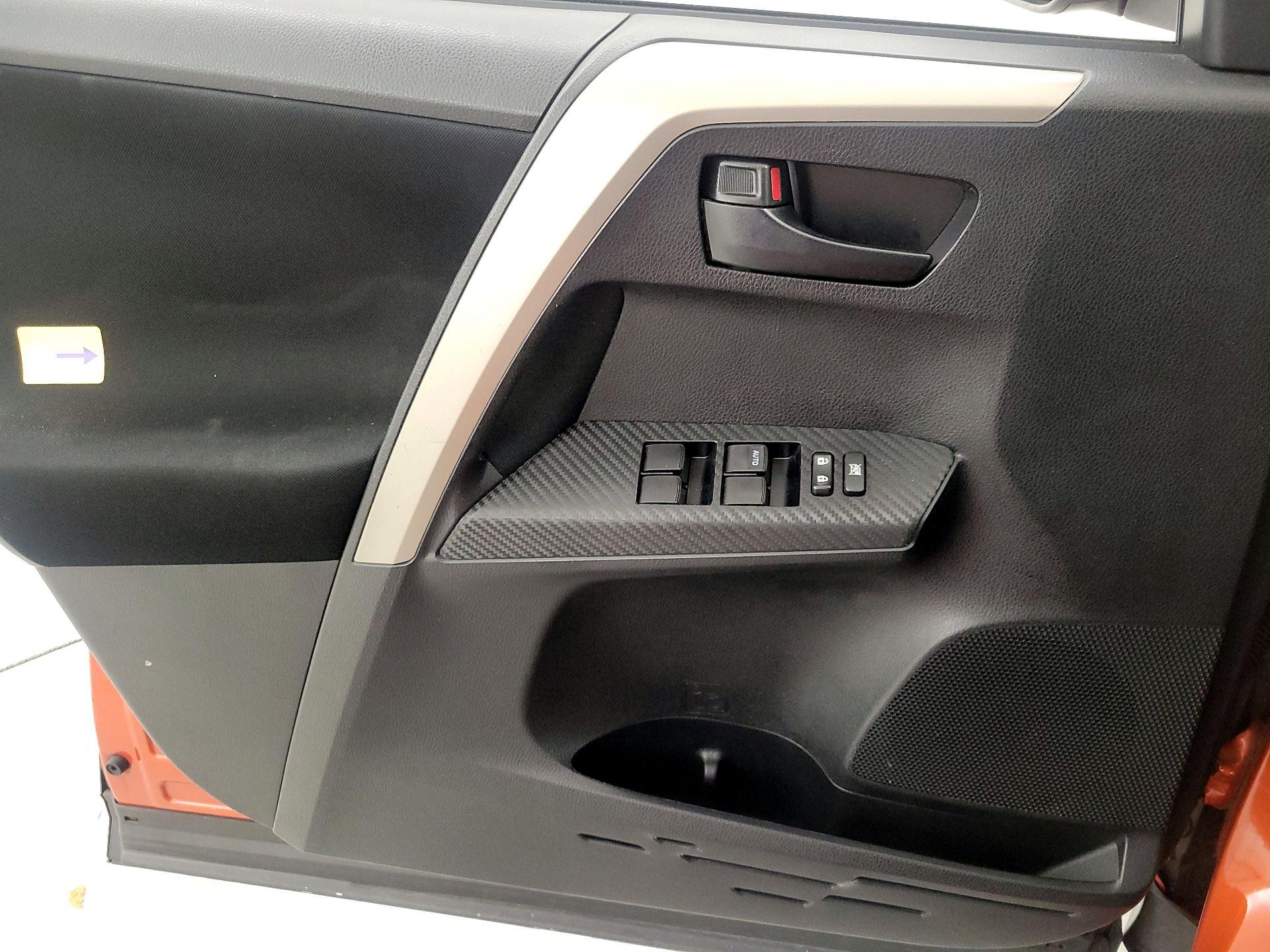 Thumbnail: 2015 Toyota RAV4 - 12