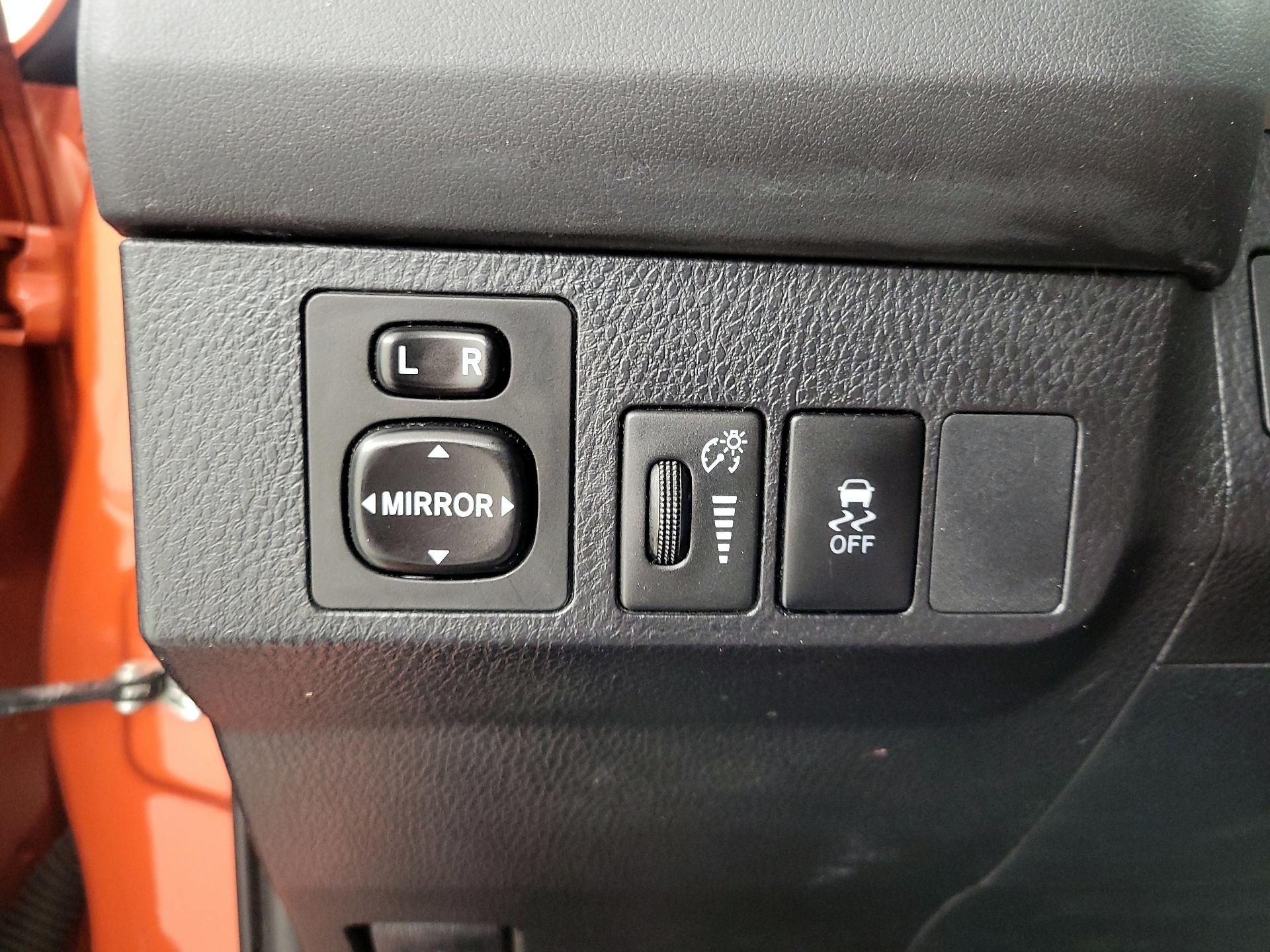 Thumbnail: 2015 Toyota RAV4 - 13