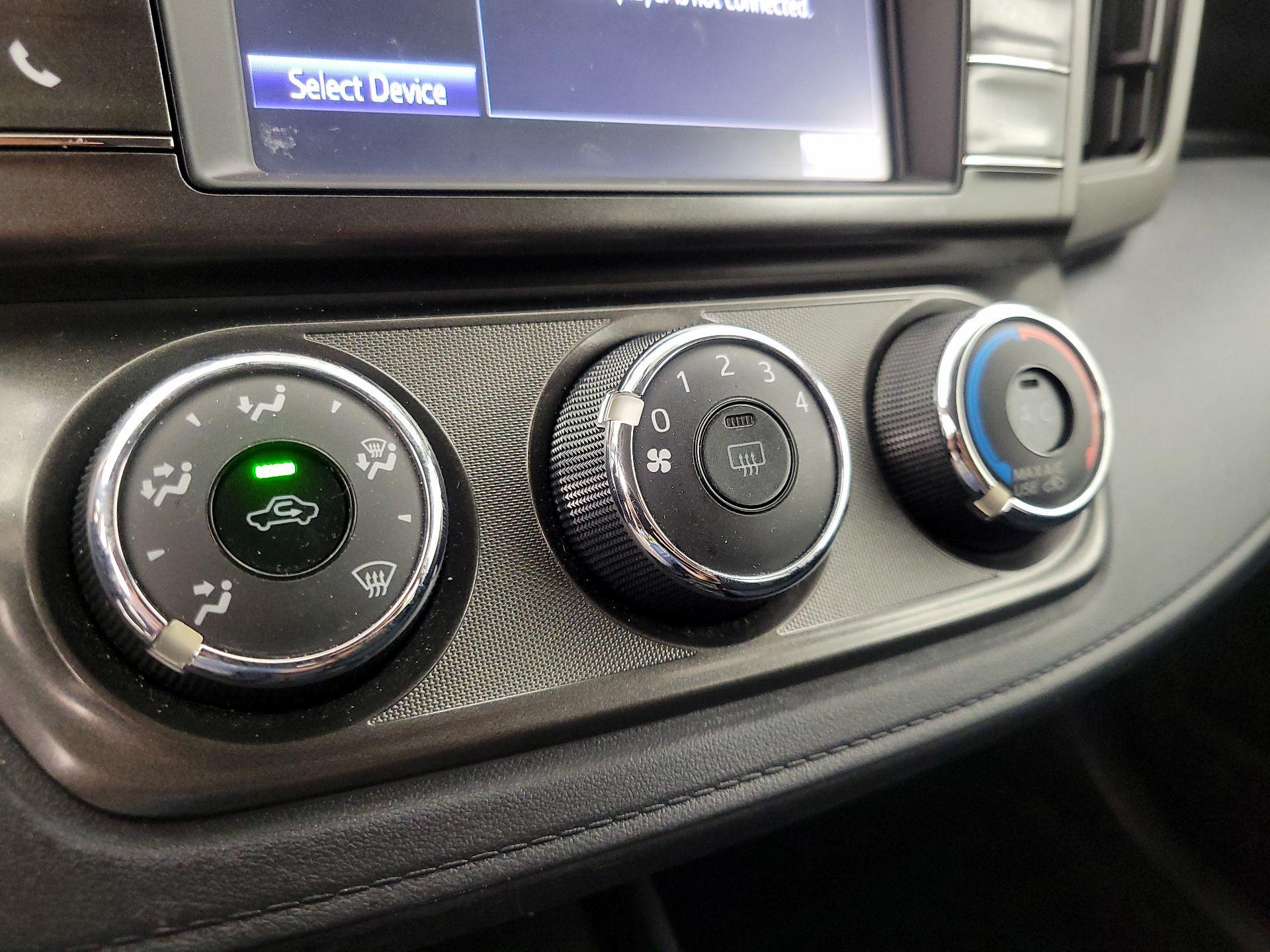Thumbnail: 2015 Toyota RAV4 - 16