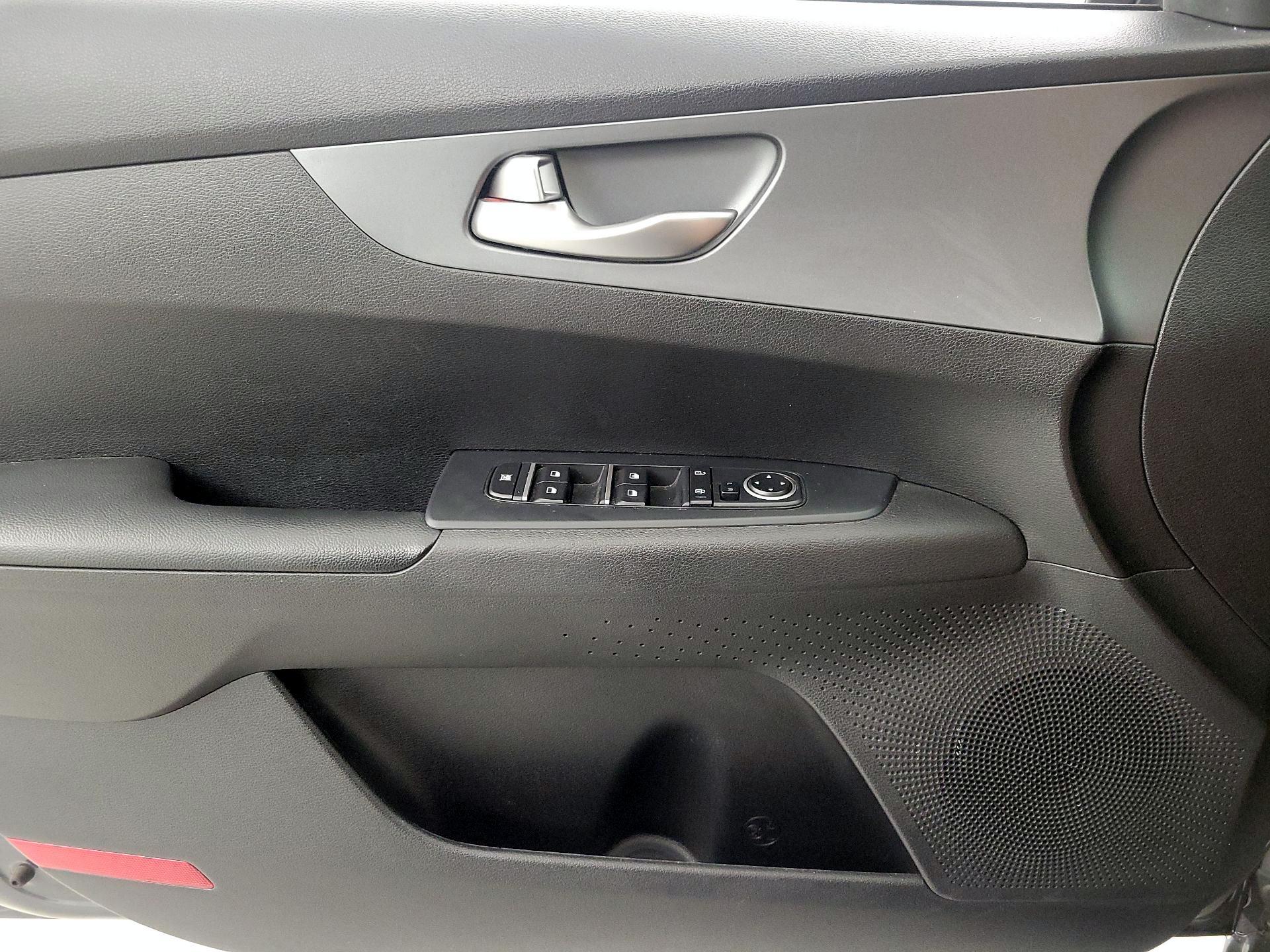 Thumbnail: 2021 Kia Forte - 12