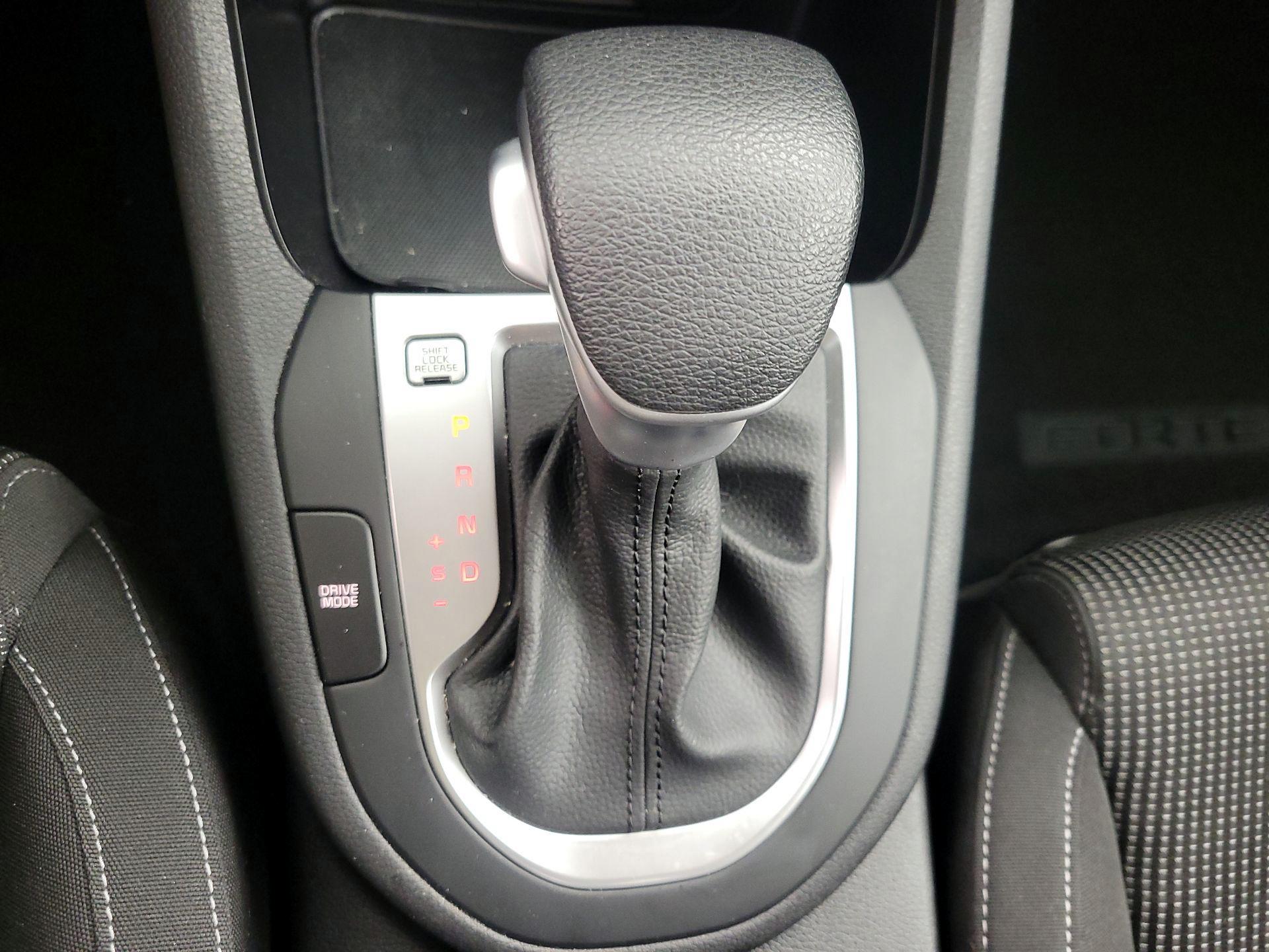 Thumbnail: 2021 Kia Forte - 17