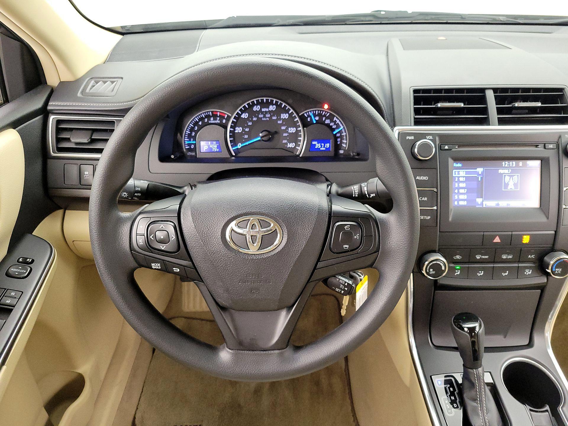 Thumbnail: 2015 Toyota Camry - 10