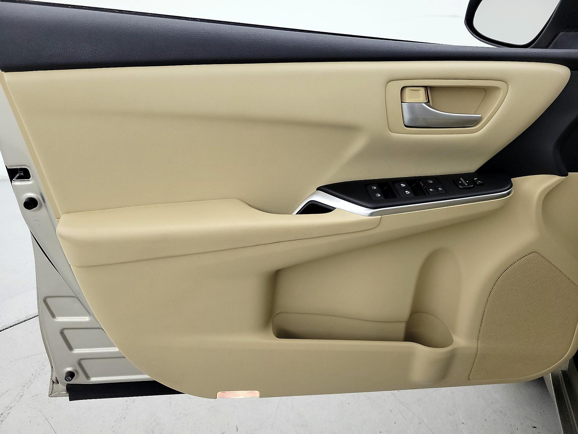 Thumbnail: 2015 Toyota Camry - 12