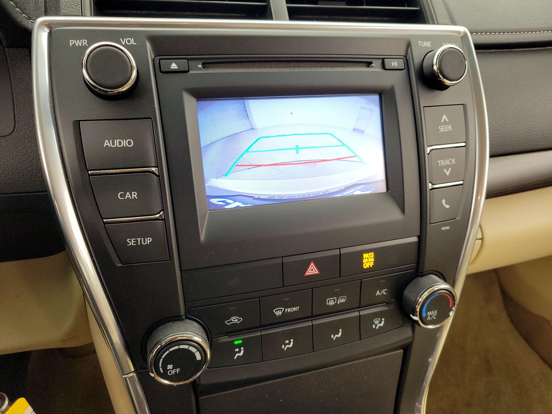 Thumbnail: 2015 Toyota Camry - 14