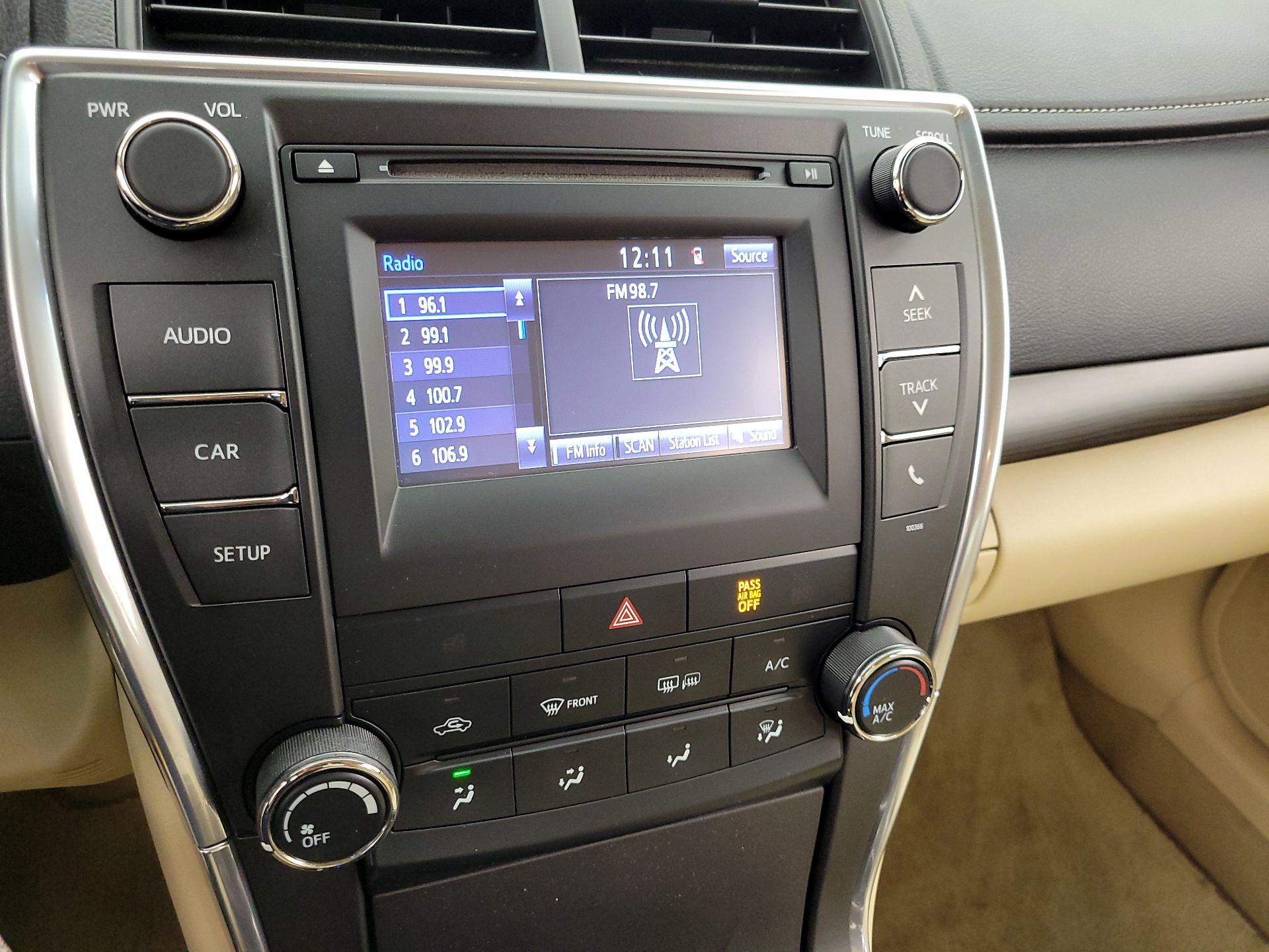 Thumbnail: 2015 Toyota Camry - 15