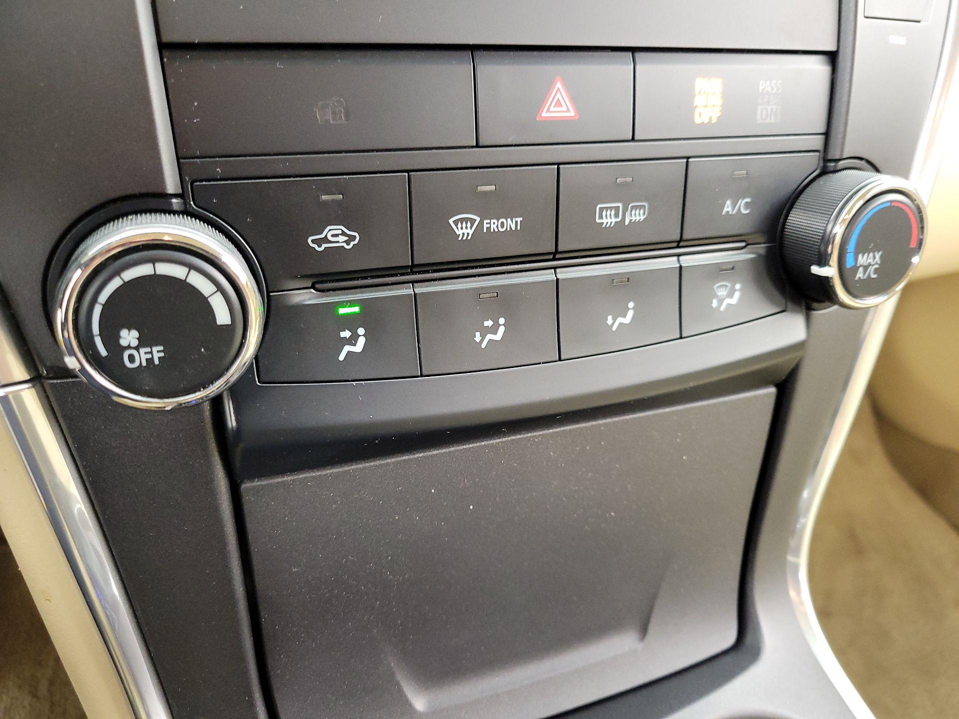 Thumbnail: 2015 Toyota Camry - 16