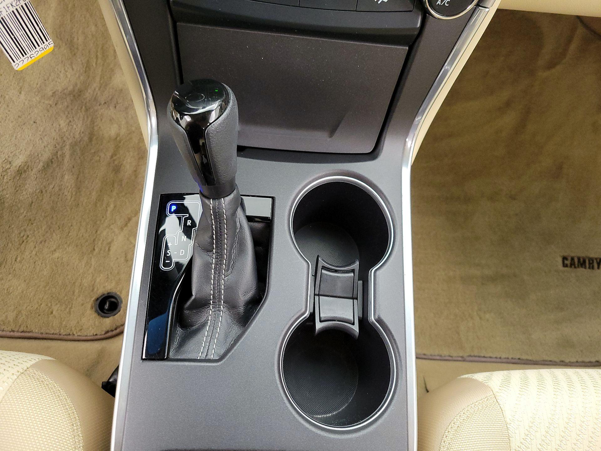 Thumbnail: 2015 Toyota Camry - 17