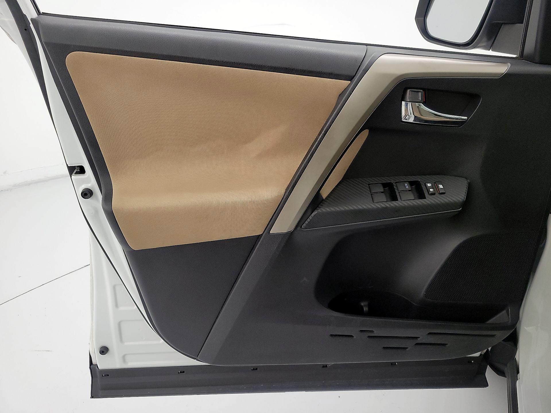 Thumbnail: 2014 Toyota RAV4 - 12