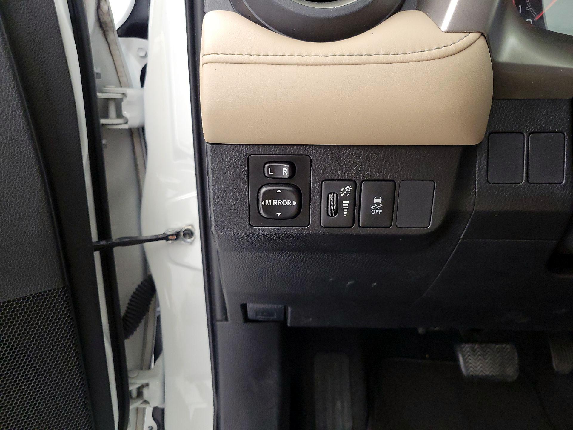 Thumbnail: 2014 Toyota RAV4 - 13