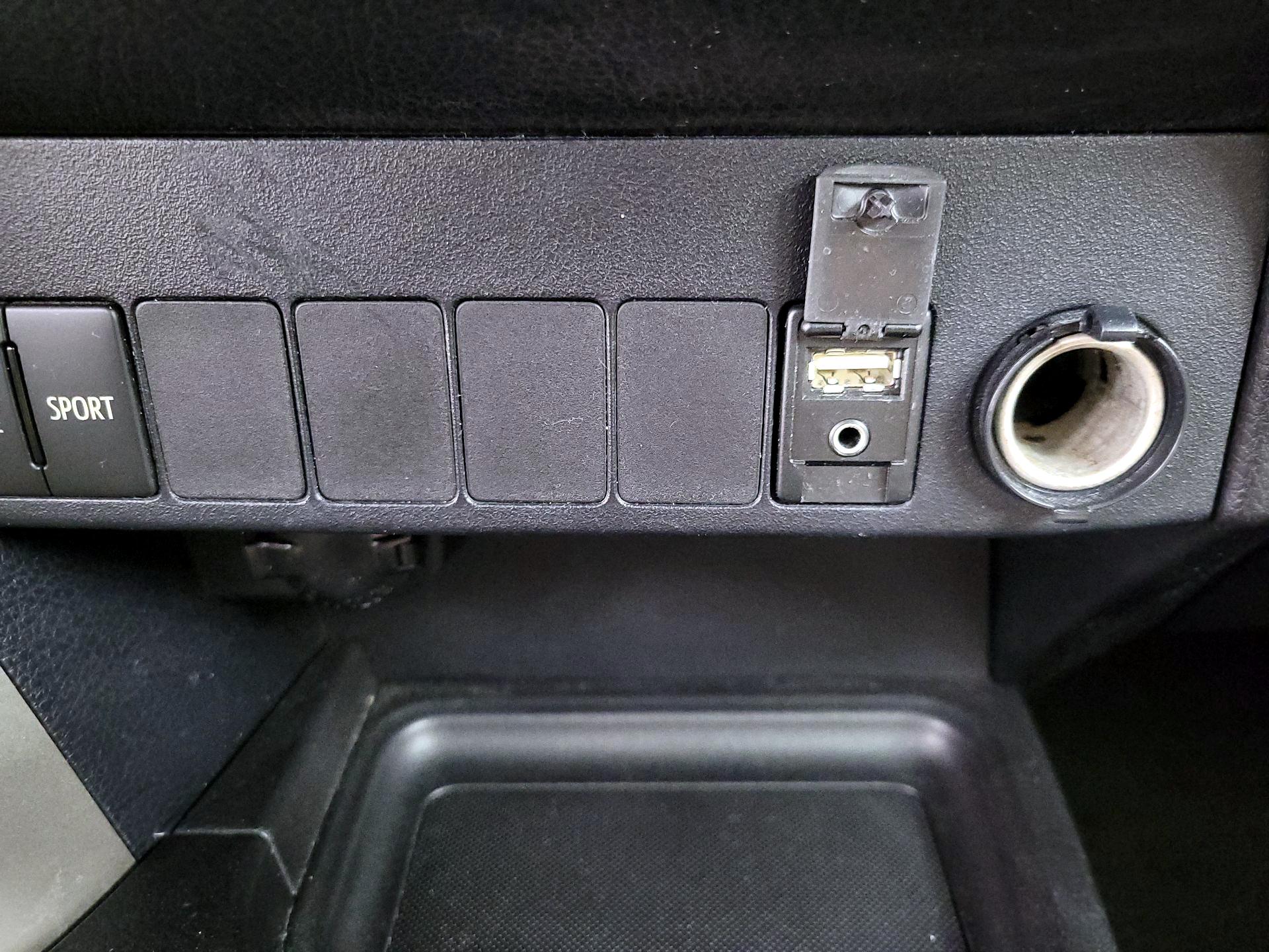 Thumbnail: 2014 Toyota RAV4 - 18