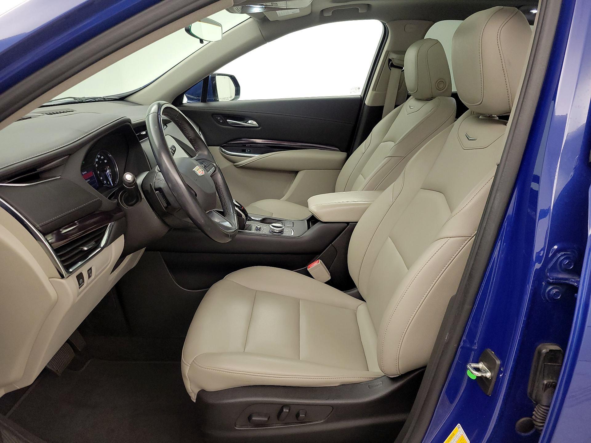 Thumbnail: 2022 Cadillac XT4 - 11