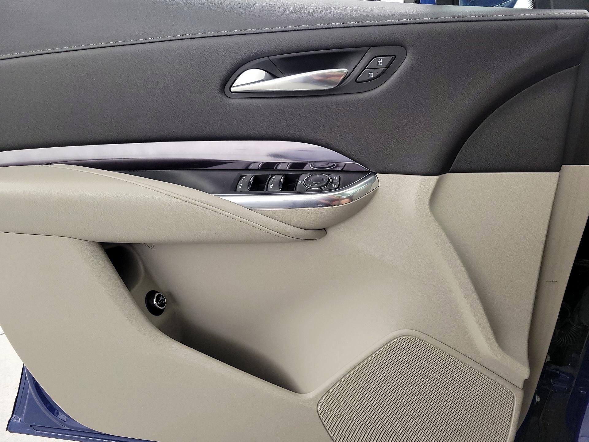 Thumbnail: 2022 Cadillac XT4 - 12