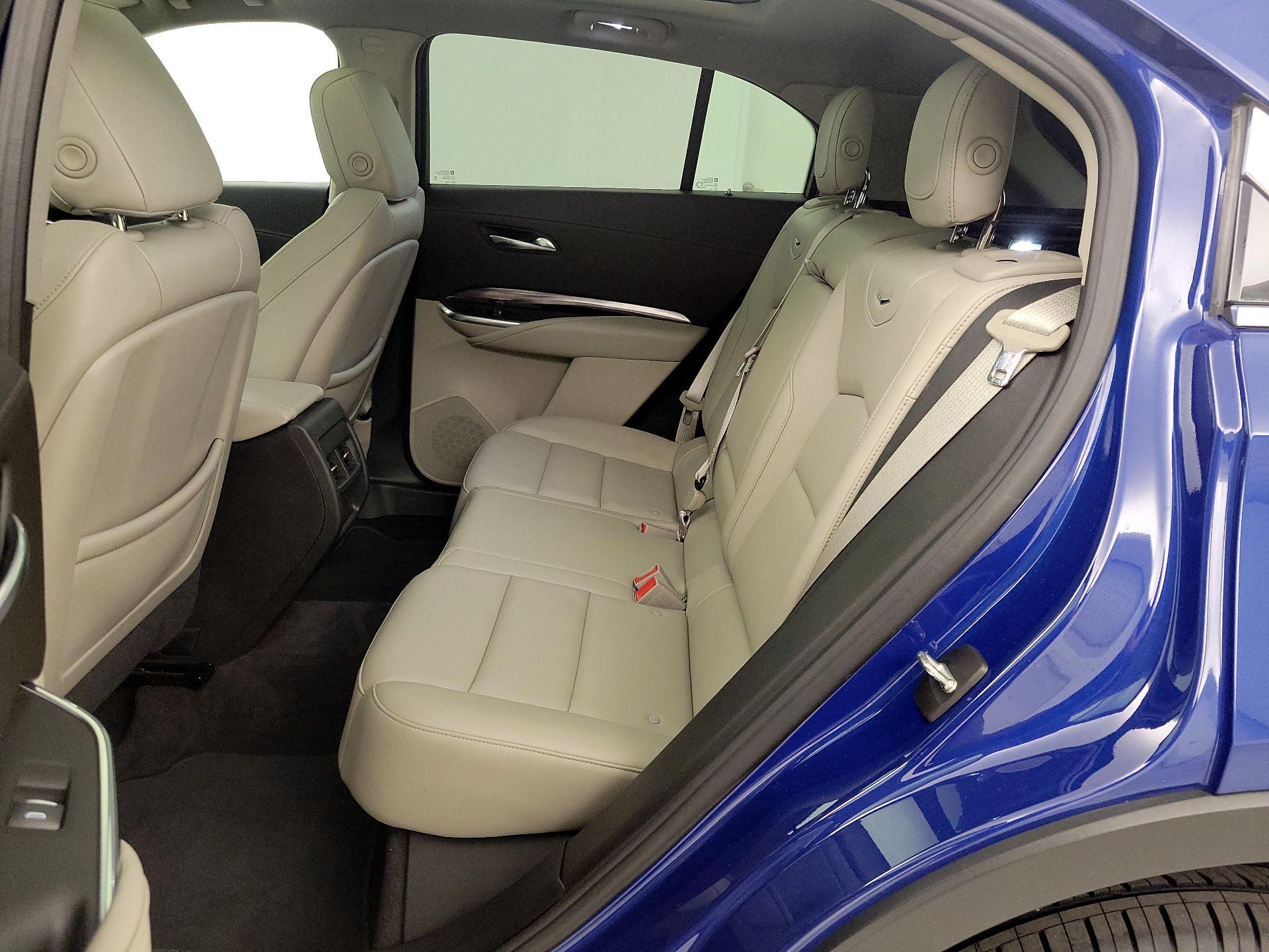 Thumbnail: 2022 Cadillac XT4 - 20