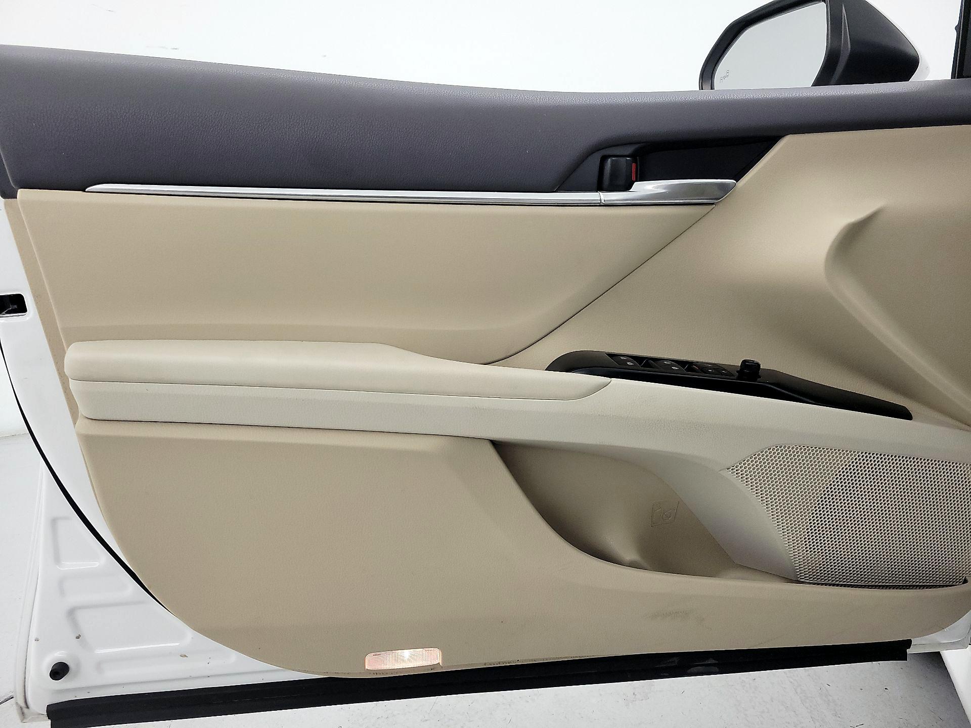 Thumbnail: 2019 Toyota Camry - 12