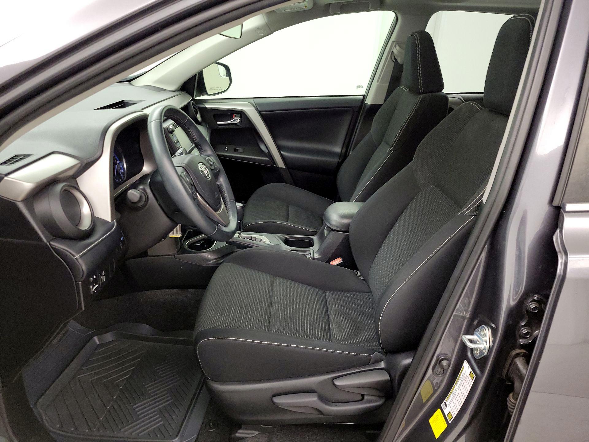 Thumbnail: 2016 Toyota RAV4 - 11