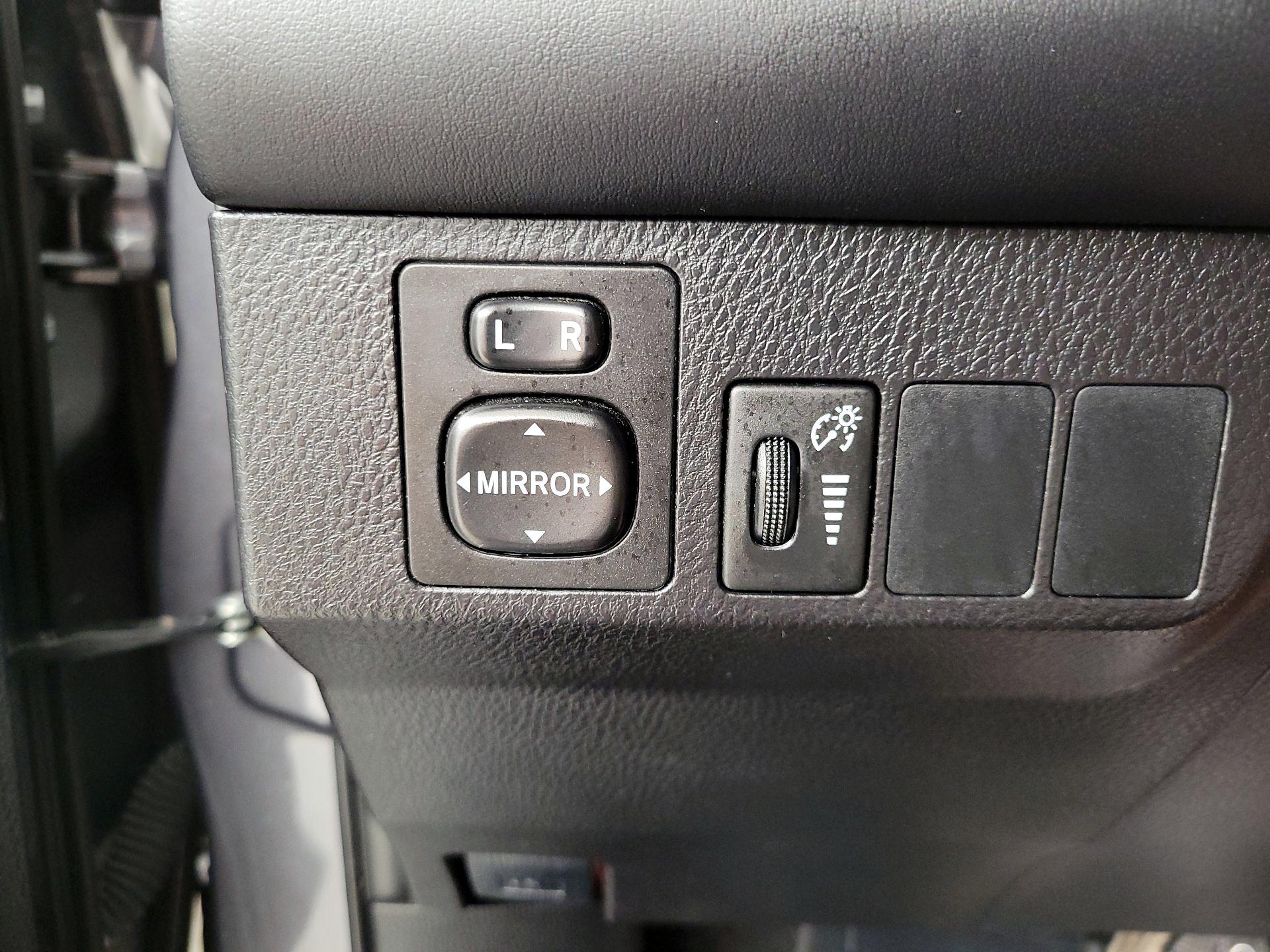 Thumbnail: 2016 Toyota RAV4 - 13