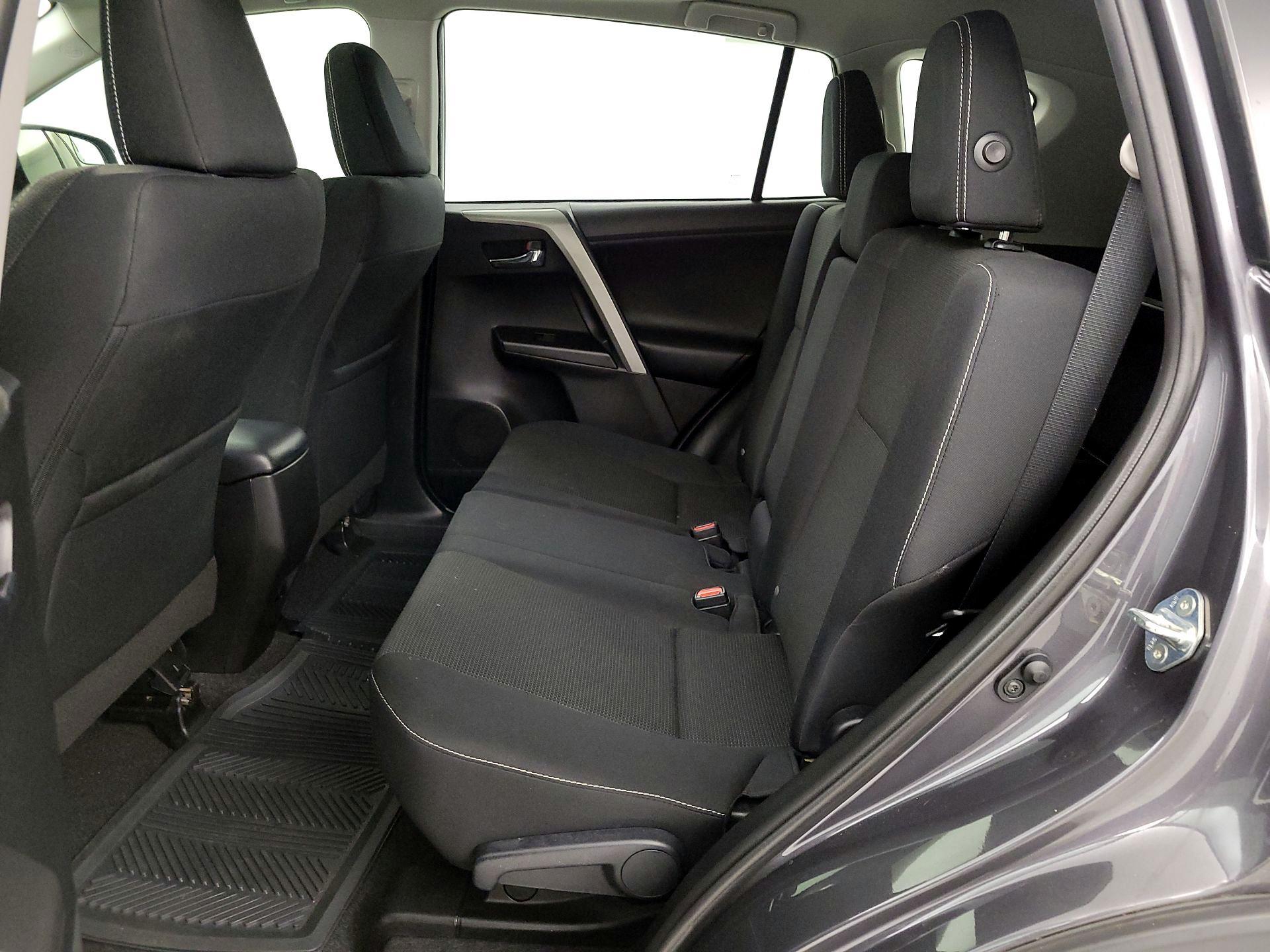 Thumbnail: 2016 Toyota RAV4 - 20