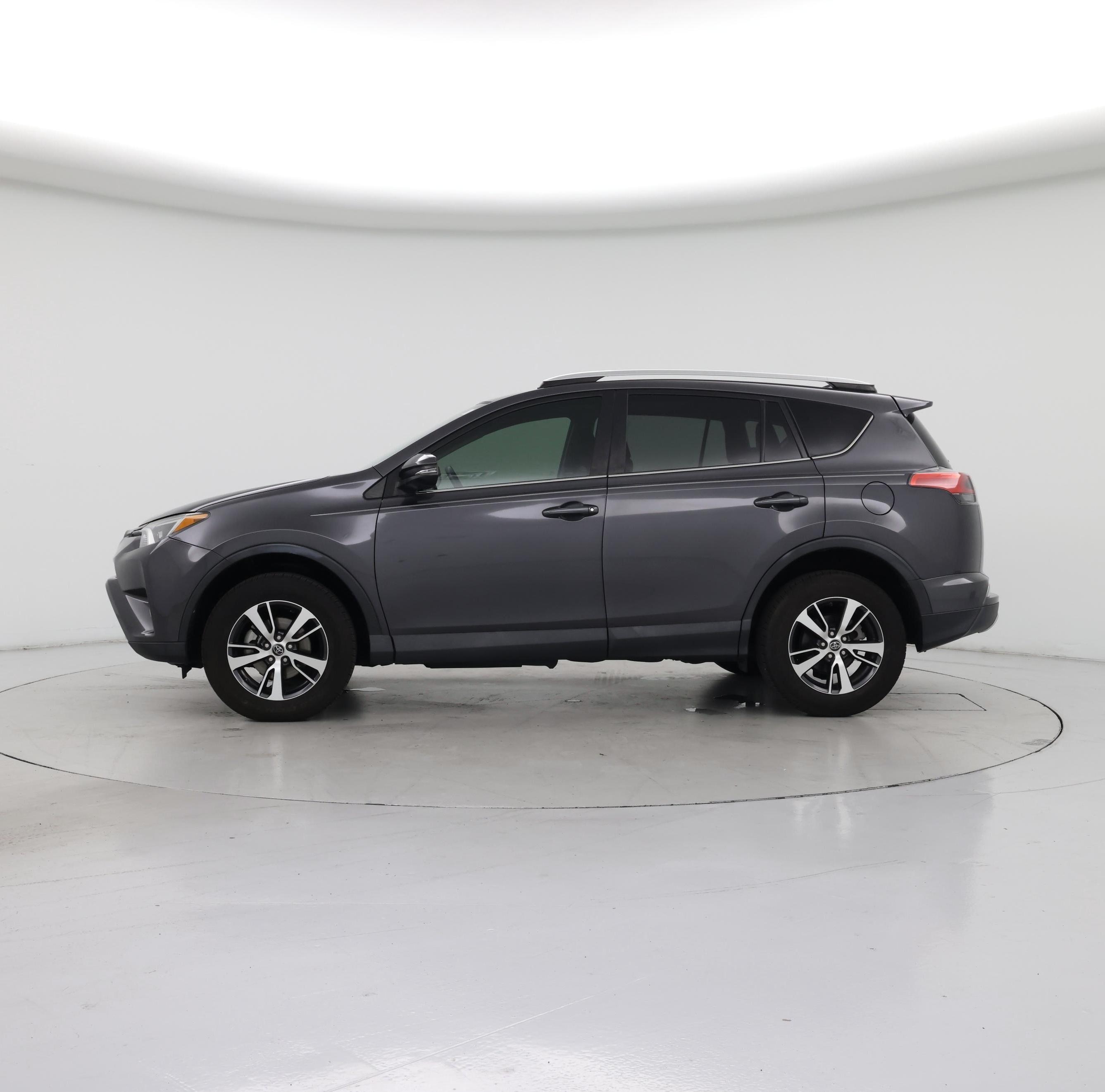 Thumbnail: 2016 Toyota RAV4 - 3