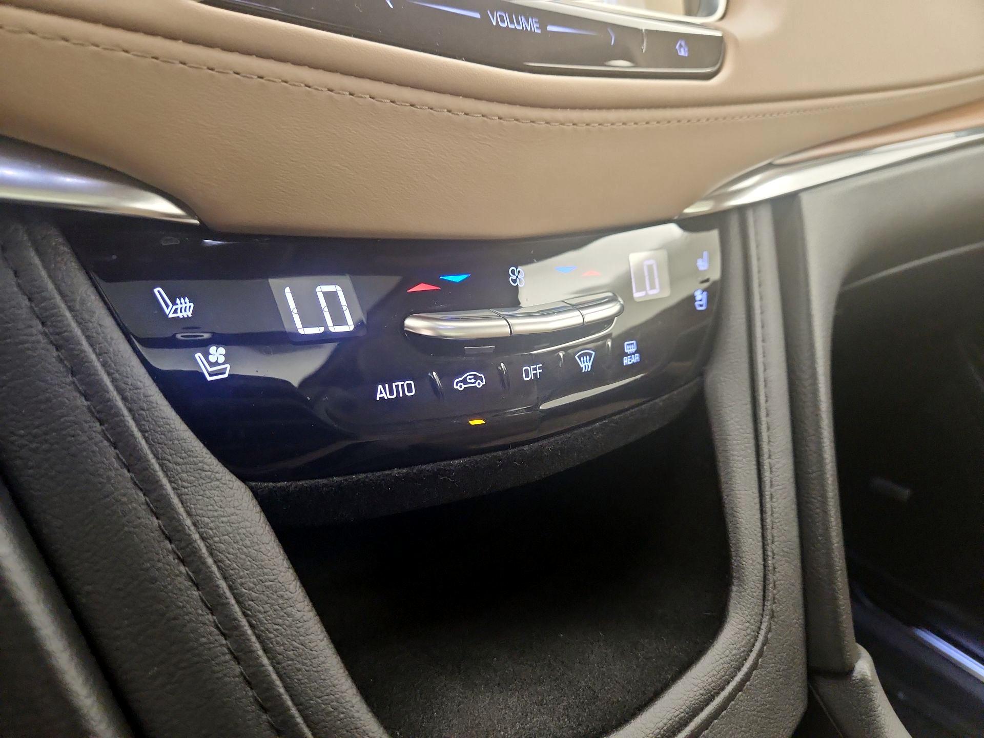 Thumbnail: 2019 Cadillac XT5 - 17