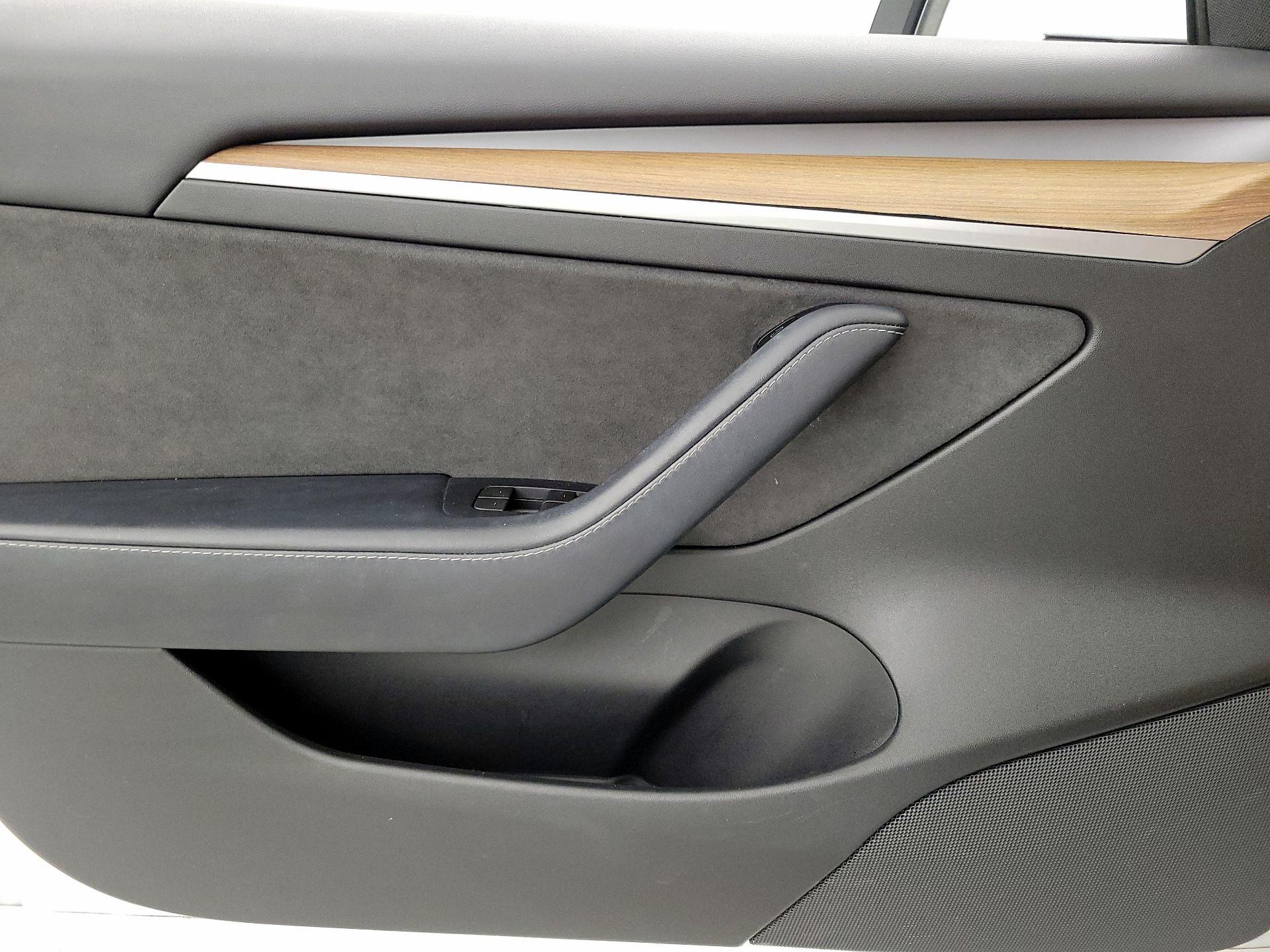 Thumbnail: 2022 Tesla Model 3 - 12