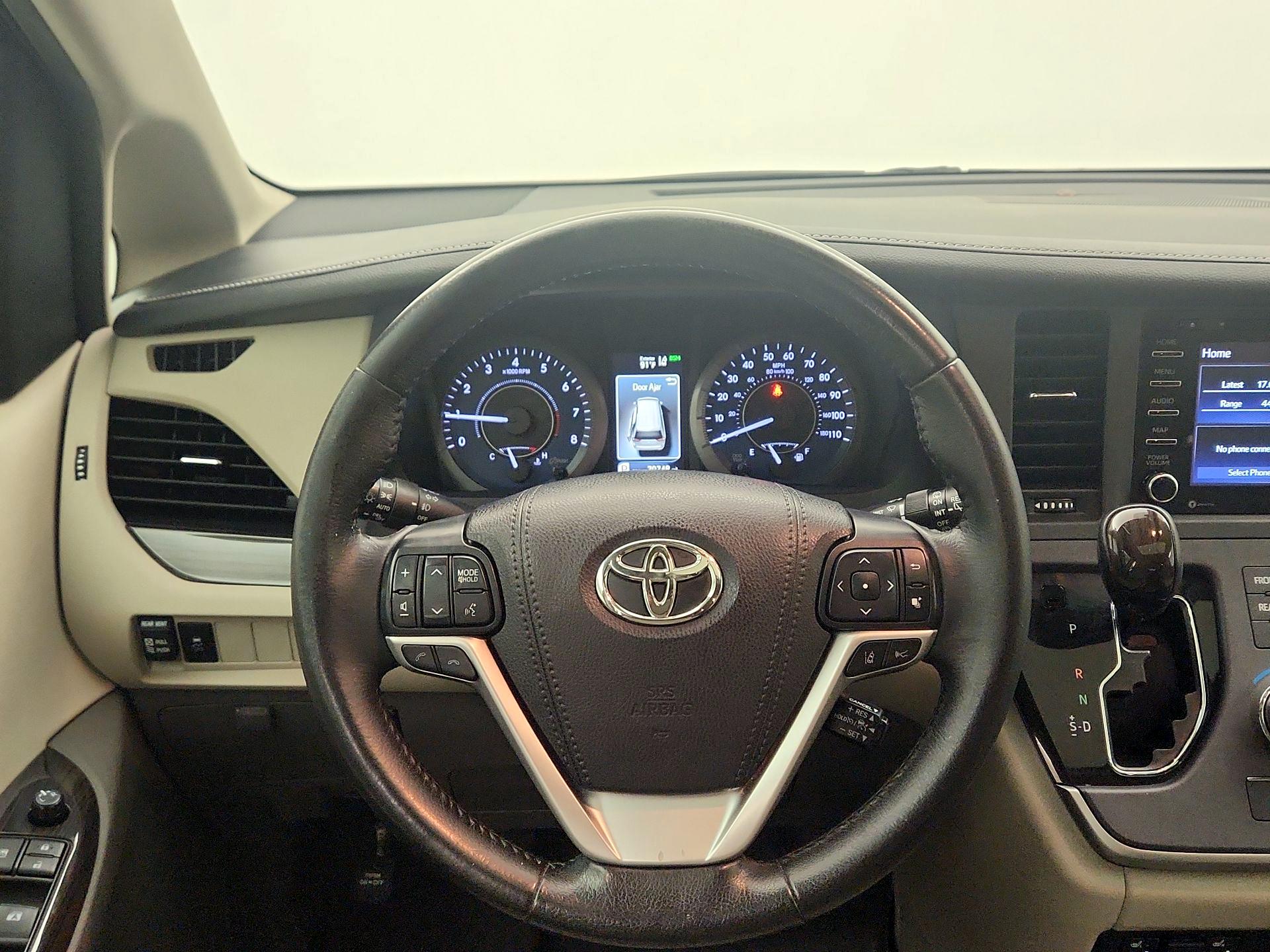 Thumbnail: 2020 Toyota Sienna - 10